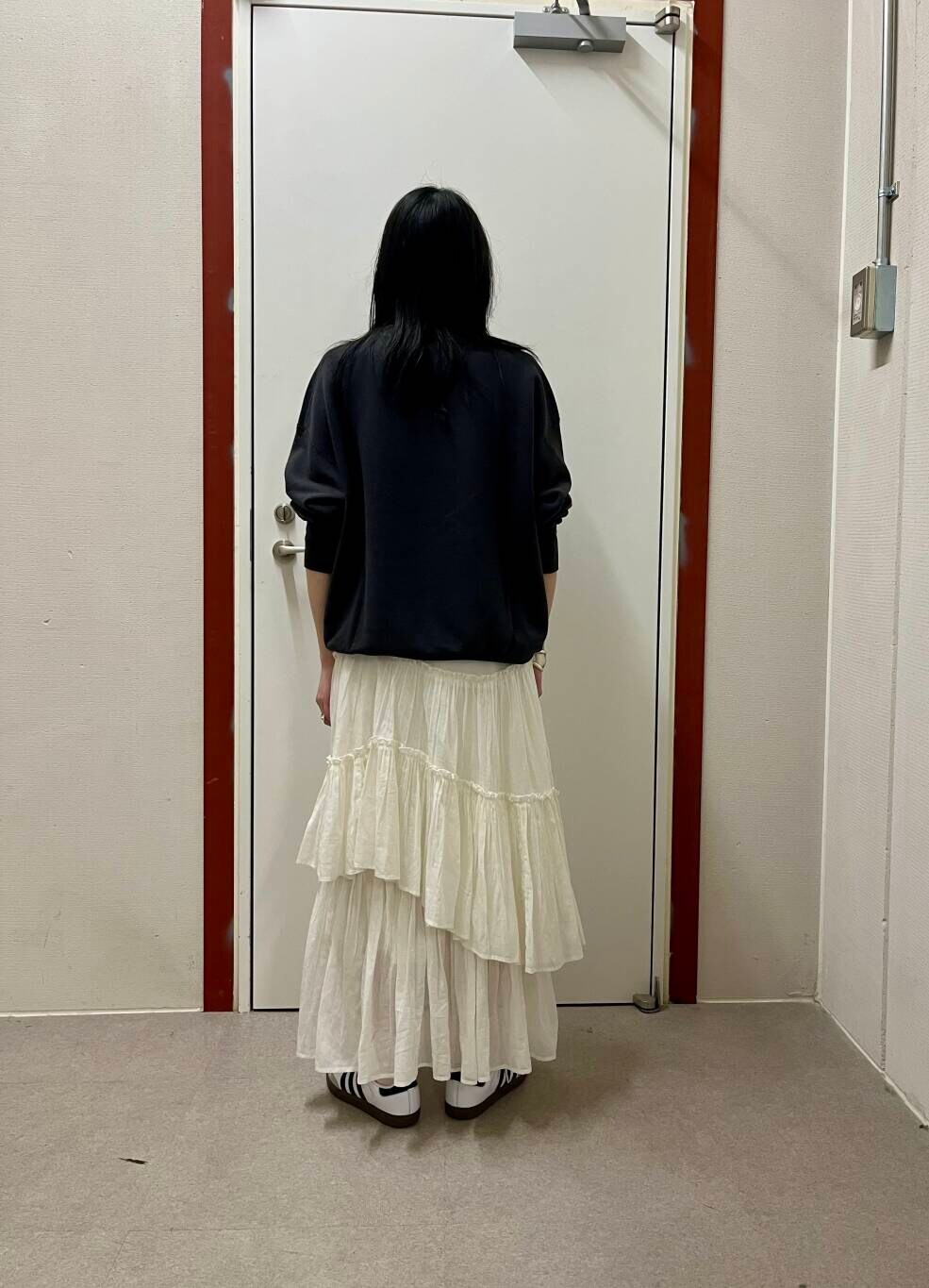 「かぐれ、newarrival、doors」｜「かぐれのコットンリヨセルスウェットプルオーバー（スウェット、グレー系）」を使った、pyonさん（レディース・161cm）の春コーディネートの3枚目の写真