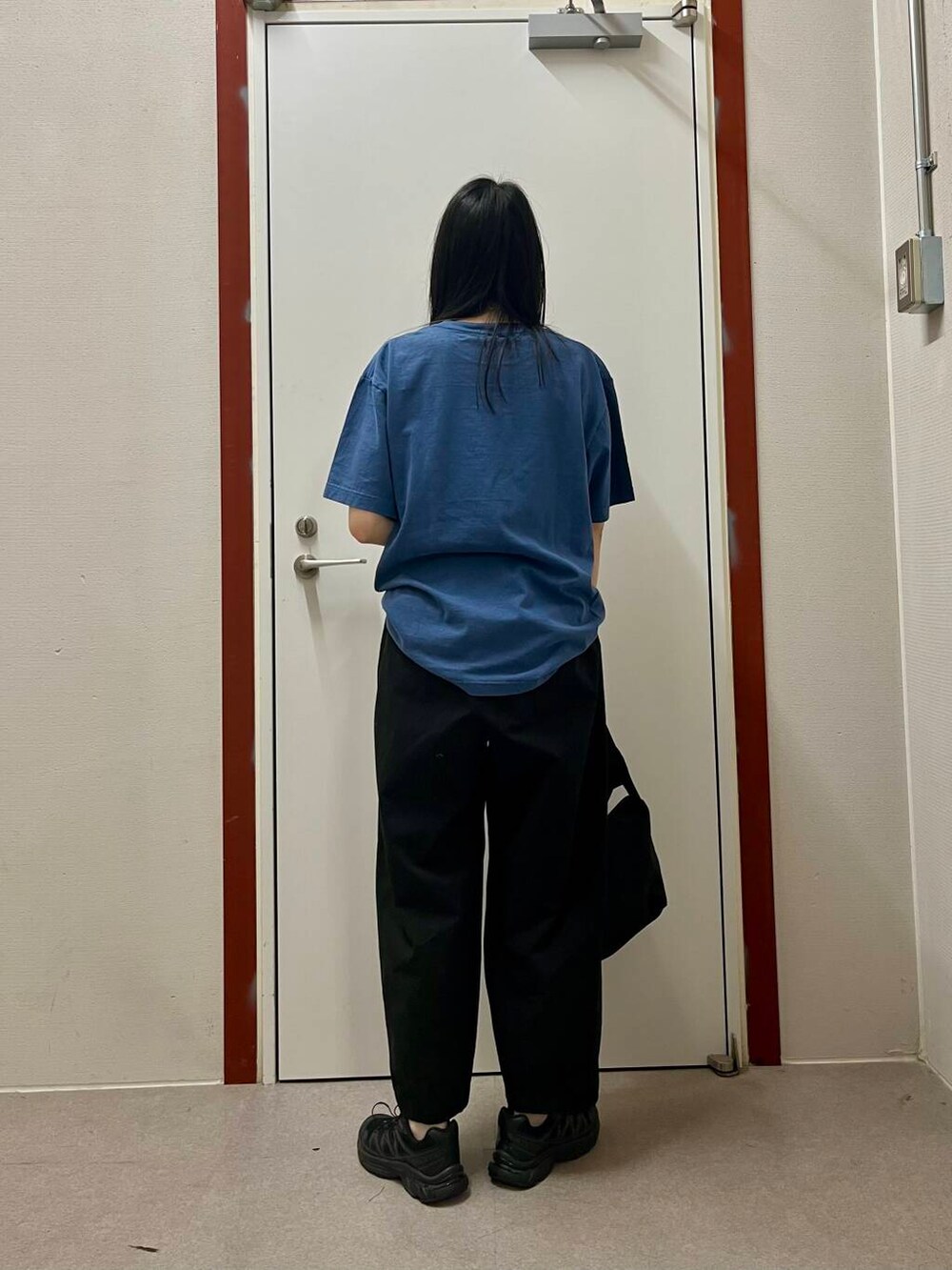 「かぐれ、newarrival、doors」｜「URBAN RESEARCH DOORSのウォッシャブルミニショルダーバッグ（ショルダーバッグ、ブラック系）」を使った、pyonさん（レディース・161cm）の春コーディネートの3枚目の写真