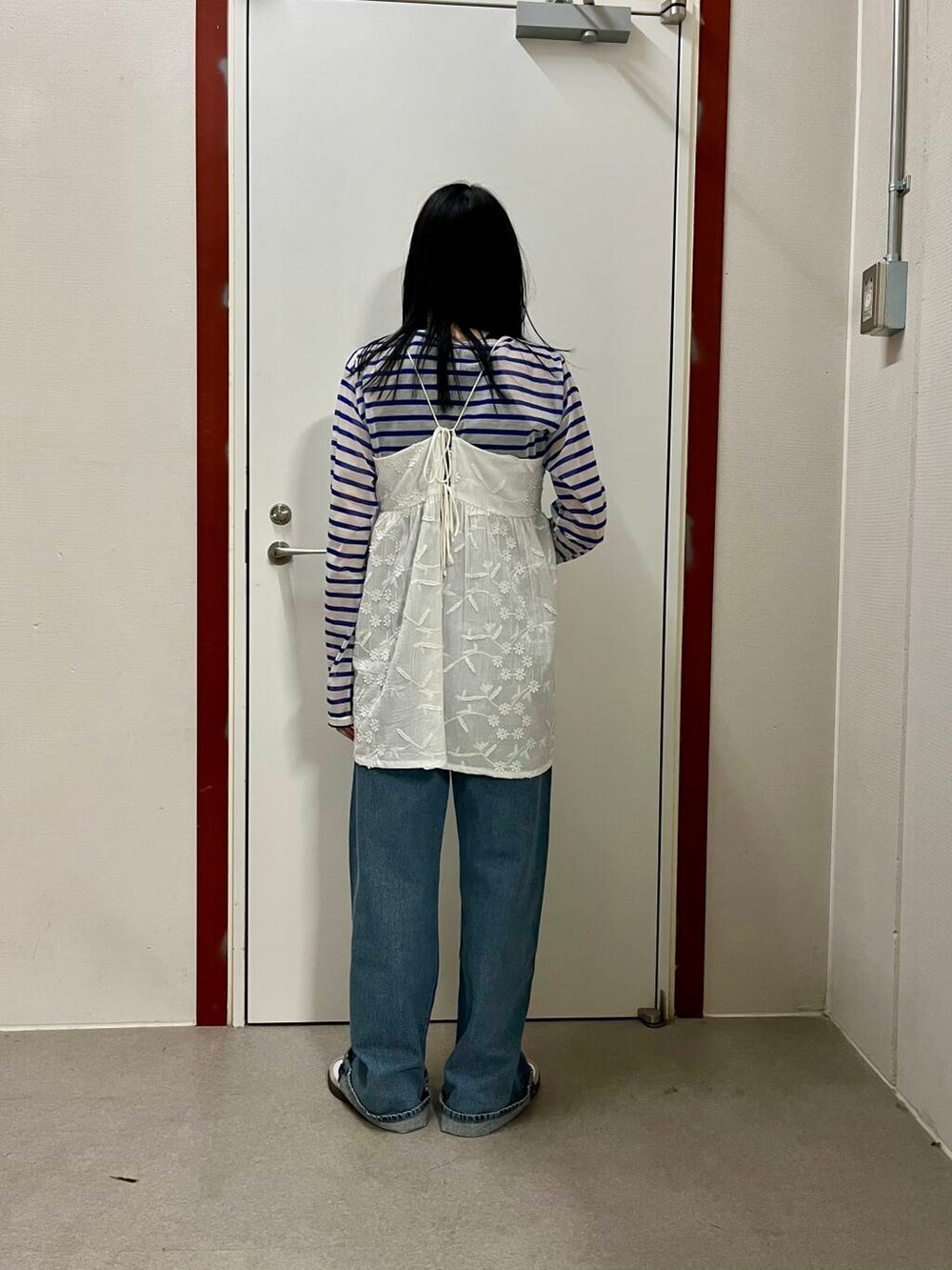 「newarrival、doors」｜「adidasのadidas　SAMBA OG（スニーカー、ホワイト系）」を使った、pyonさん（レディース・161cm）の春コーディネートの3枚目の写真
