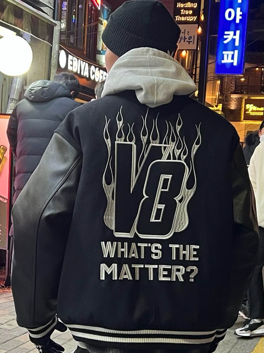 「korea、korea style、stadium jacket、한국」｜「PLEASURESのアイテム（ニットキャップ/ビーニー、ブラック系）」を使った、bboyloco🇰🇷さん（メンズ・174cm）の冬コーディネートの2枚目の写真