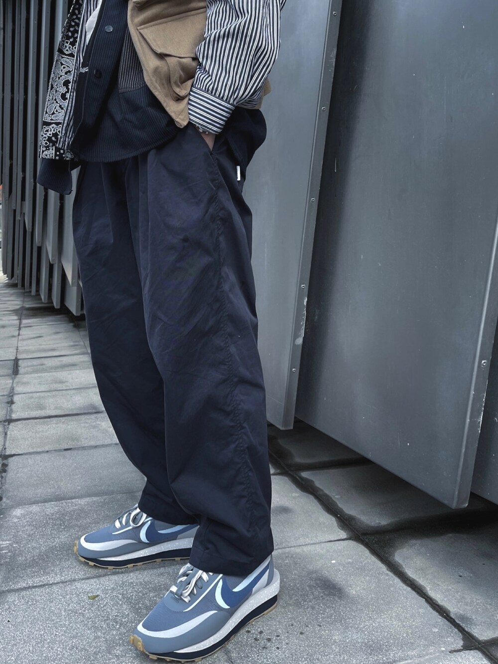 「ootd、sacai×nike、sacaiwaffle、CITYBOY」｜「UNIQLOのアイテム（その他アウター、ブラック系）」を使った、Peter さん（メンズ・175cm）の秋コーディネートの3枚目の写真