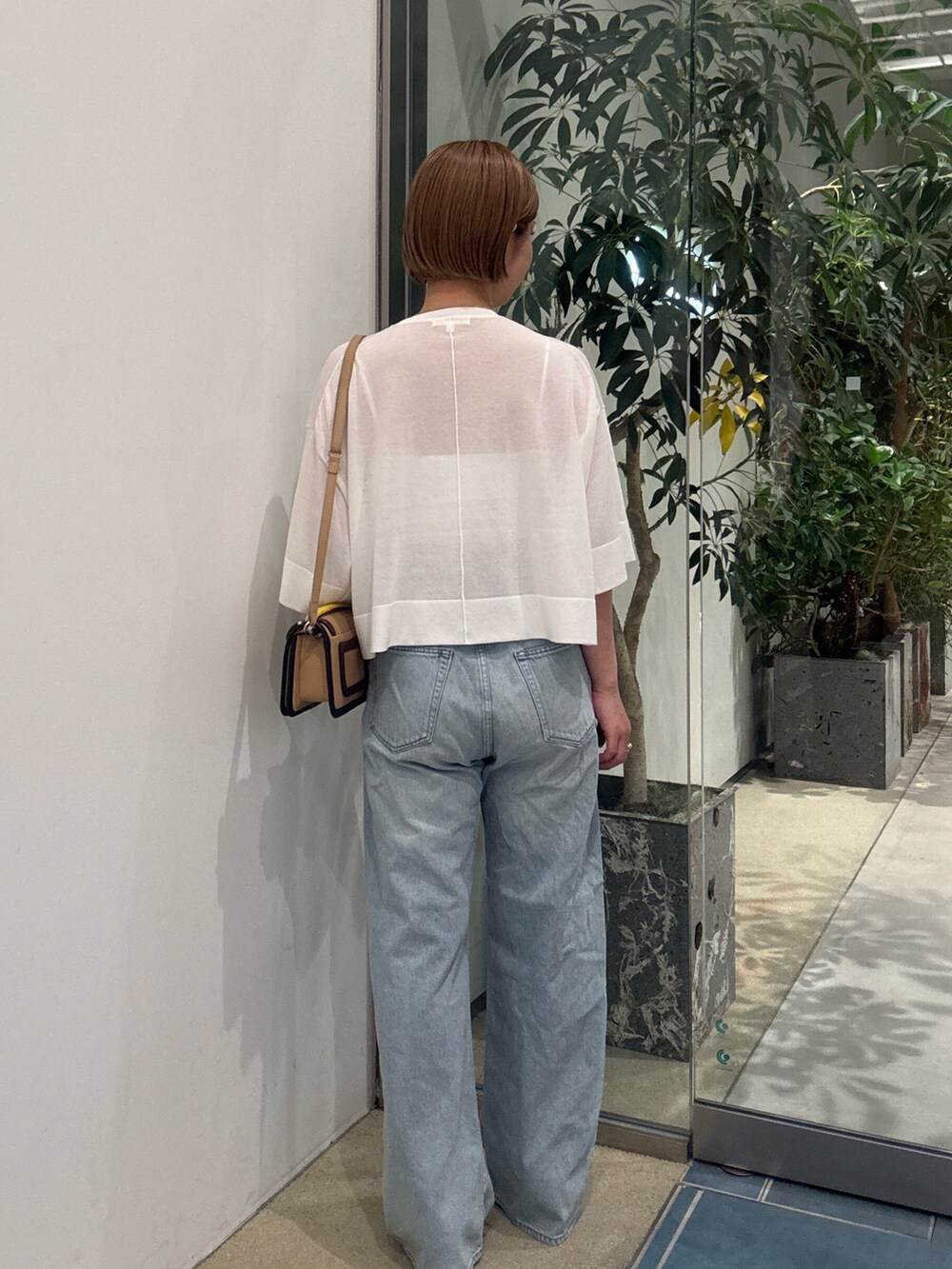 「大人カジュアル、休日スタイル、デニム、お出かけコーデ、低身長コーデ、楽チンコーデ、夏コーデ」｜「Whim Gazetteのドロストデニム（デニムパンツ、ブルー系）」を使った、dnmomokoさん（レディース・154cm）の春コーディネートの5枚目の写真
