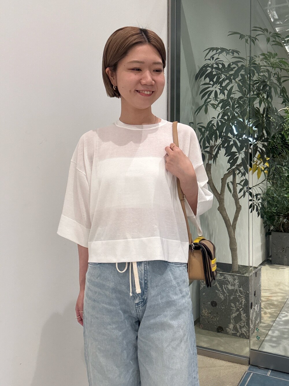 「大人カジュアル、休日スタイル、デニム、お出かけコーデ、低身長コーデ、楽チンコーデ、夏コーデ」｜「Whim Gazetteのドロストデニム（デニムパンツ、ブルー系）」を使った、dnmomokoさん（レディース・154cm）の春コーディネートの6枚目の写真