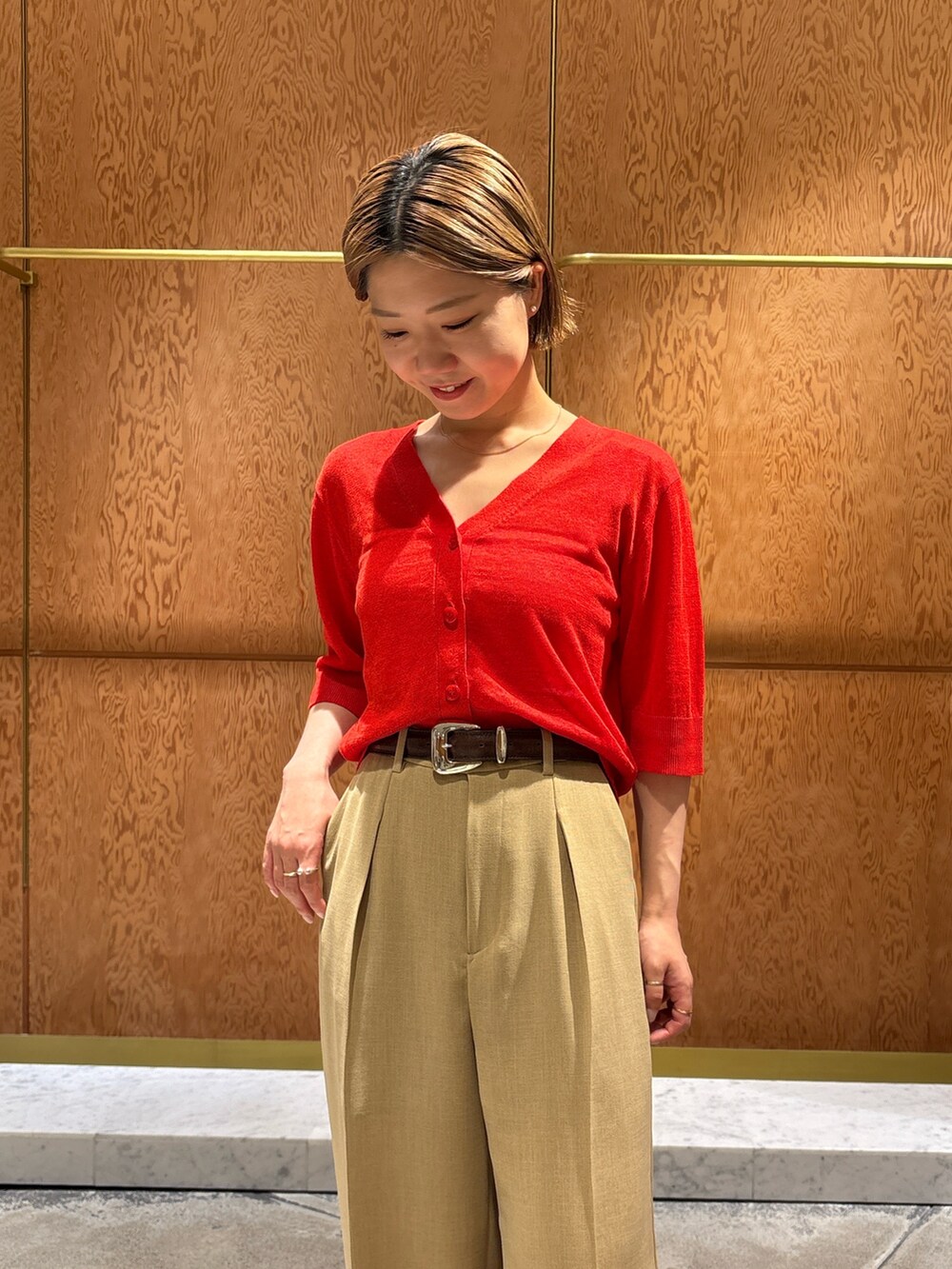 「ワイドパンツ、シアートップス、お出かけコーデ、低身長コーデ、夏コーデ、カーディガン、大人カジュアル」｜「Drawing Numbersの【Drawing Numbers】リネンカーディガン（カーディガン/ボレロ、レッド系）」を使った、dnmomokoさん（レディース・154cm）の春コーディネートの6枚目の写真