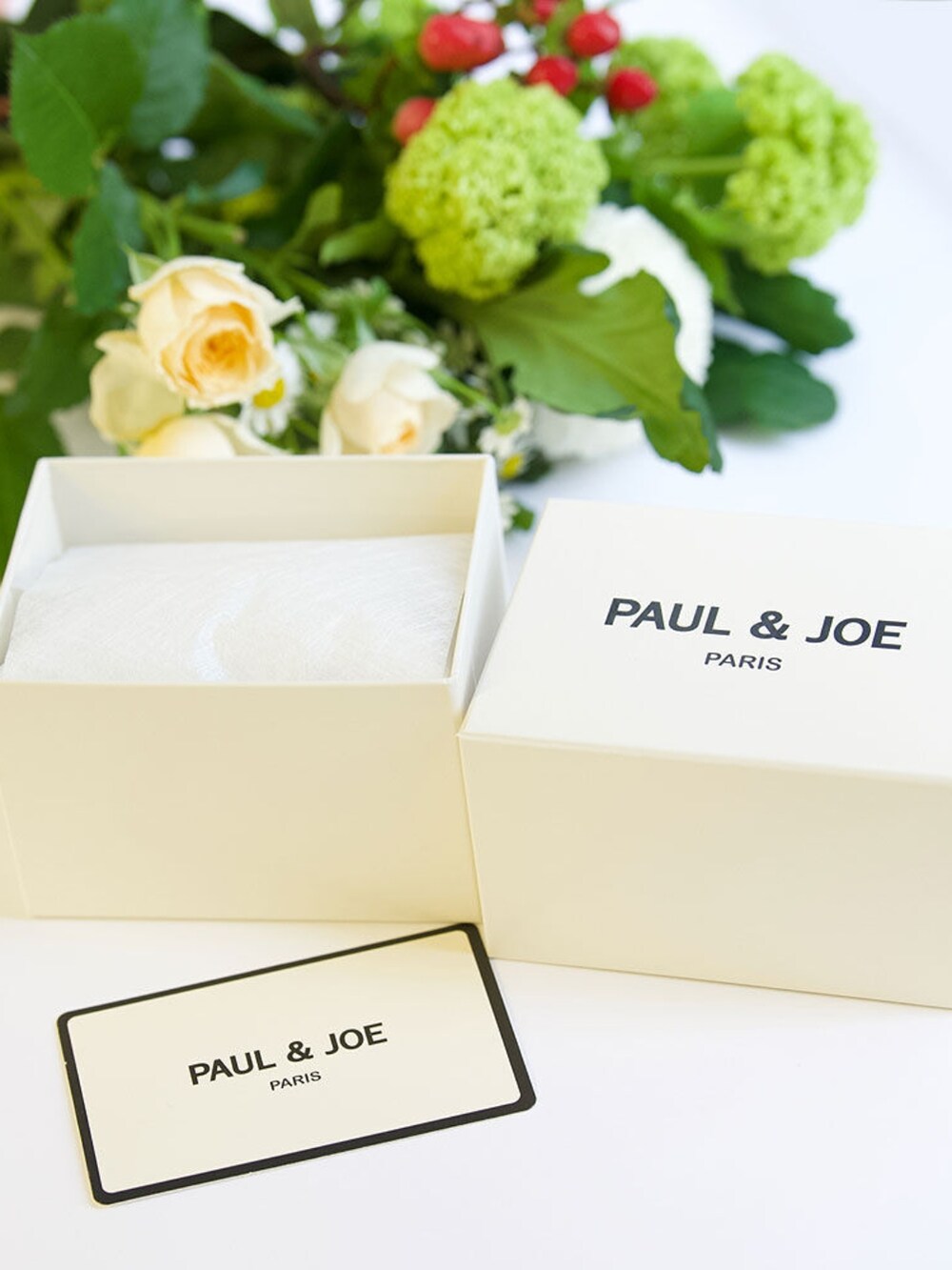 「時計、腕時計、PAUL&JOE、ポール＆ジョー、ポールアンドジョー、ギフト、アクセサリー、ファッション、ネコ、猫、ピンク、ピンクゴールド、ブラック」｜「PAUL&JOEのアイテム（アナログ腕時計、ゴールド系）」を使った、Fortune squareさん（レディース・160cm）の秋コーディネートの4枚目の写真