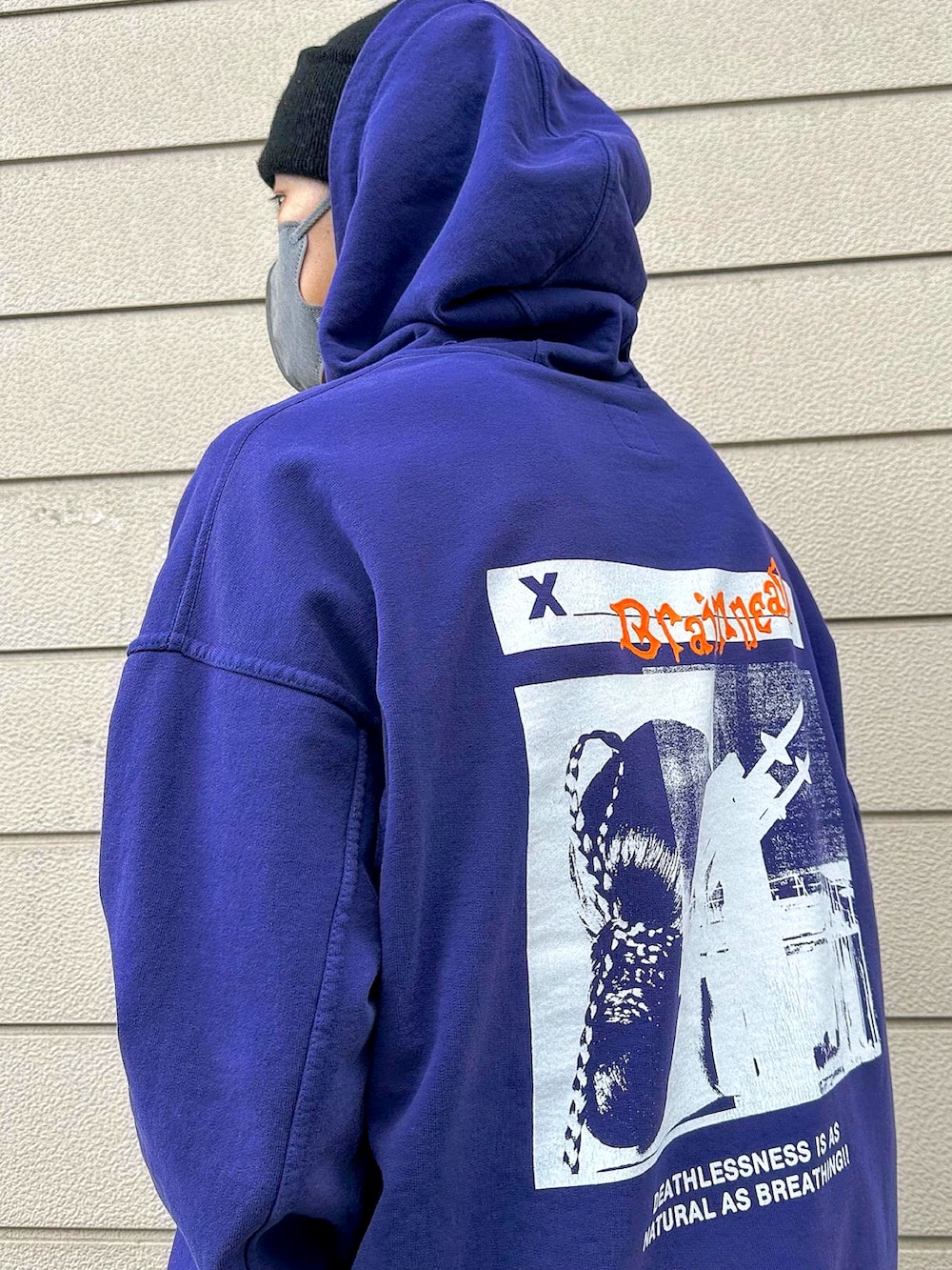 「秋冬コーデ、ストリート、古着MIX、ootd、ストリートMIX、パーカーコーデ、パーカー、ナイロンパンツ、aj5、秋服コーデ、秋服、ビーニー、古着コーデ、古着、バックプリント」｜「BRAIN DEADのアイテム（パーカー、パープル系）」を使った、リクト　さん（メンズ・171cm）の秋コーディネートの2枚目の写真