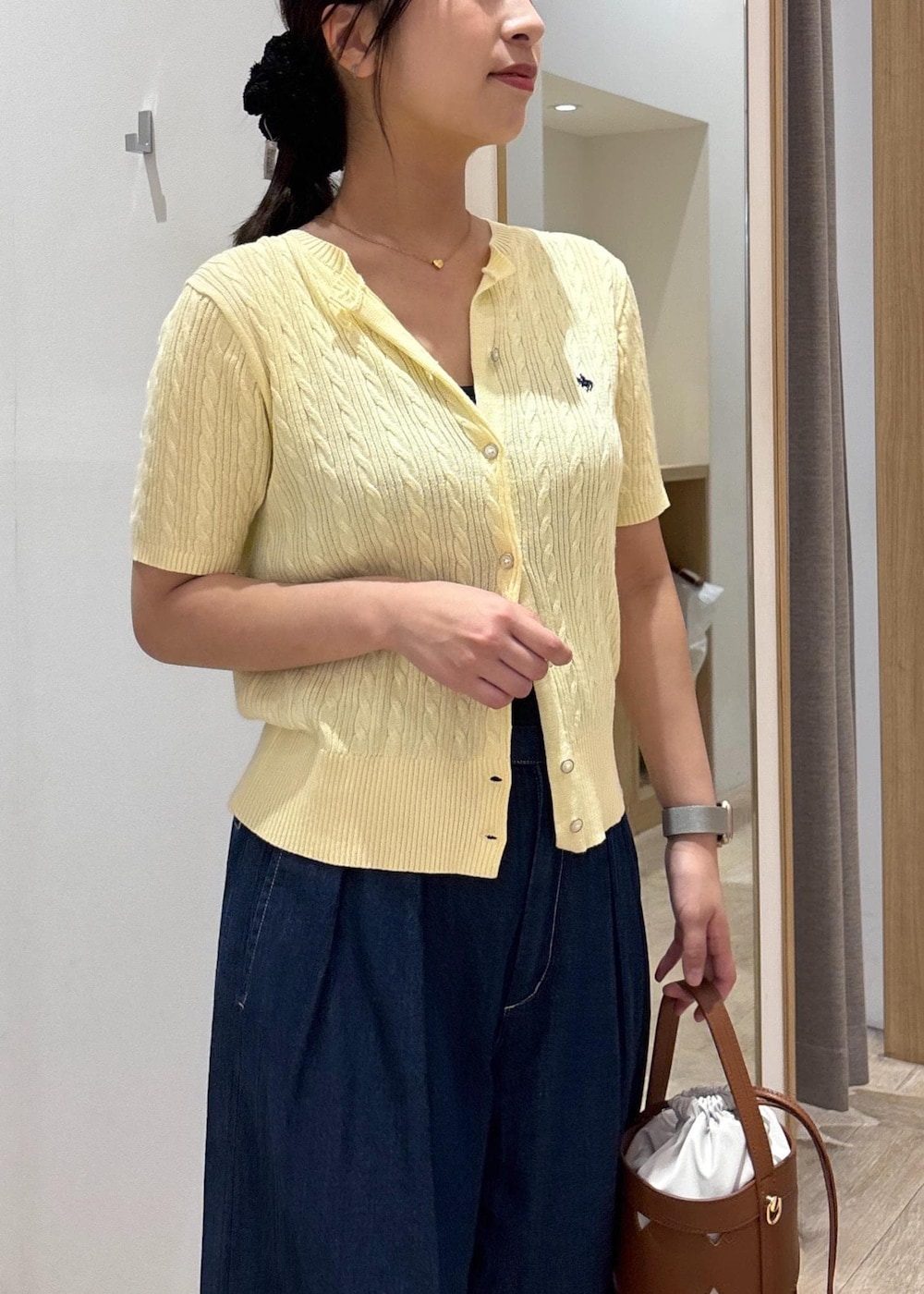 「25SS夏の新作、visbag2025、初夏コーデ、夏コーデ、お出かけコーデ、旅行コーデ、推し活コーデ、大人カジュアル、パンツスタイル、カジュアルコーデ、シンプルコーデ、VIS、ウェーブ、ブルべ夏、乾燥」｜「Juzeのスリングバックビットパンプス（パンプス、ブラウン系）」を使った、スズさん（レディース・152cm）の夏コーディネートの6枚目の写真