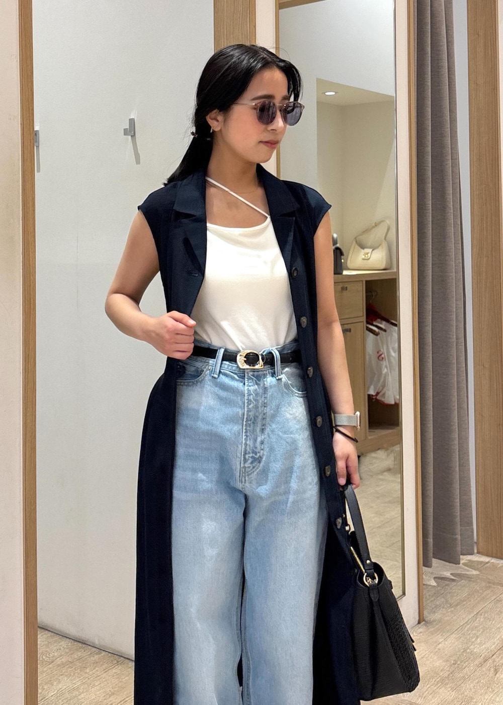 「インナー、ジレ、ロングジレ、25SS夏の新作、初夏コーデ、夏コーデ、デートコーデ、お出かけコーデ、旅行コーデ、女子会コーデ、大人カジュアル、パンツスタイル、カジュアルコーデ、ヘルシーコーデ、シンプルコーデ」｜「VISの18mm幅ニュアンス変形ベルト（ベルト、ブラック系）」を使った、スズさん（レディース・152cm）の春コーディネートの5枚目の写真