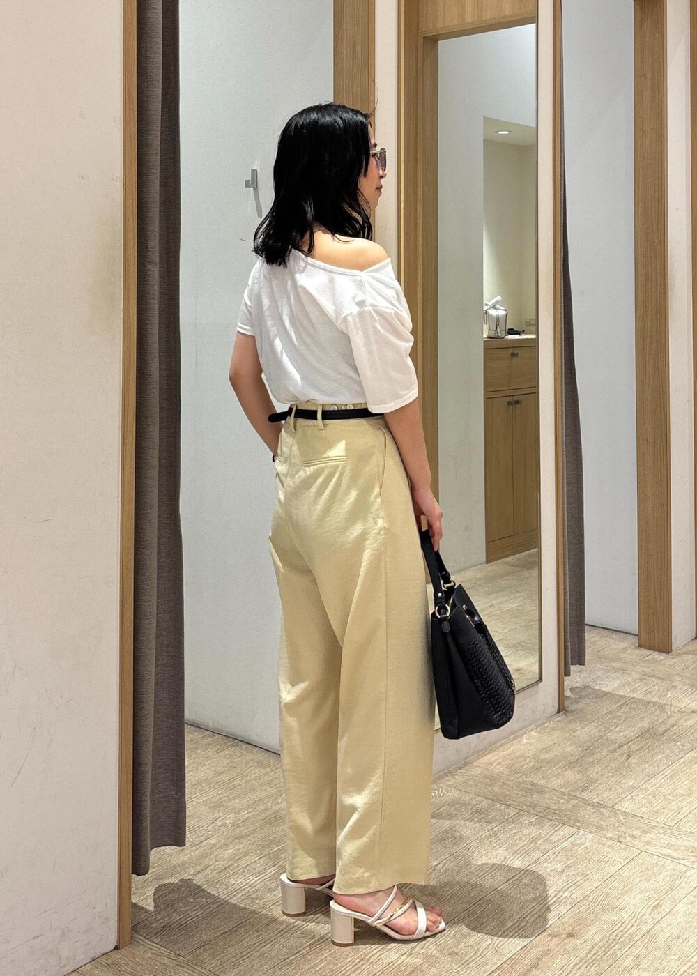 「25SS夏の新作、初夏コーデ、夏コーデ、お出かけコーデ、旅行コーデ、推し活コーデ、女子会コーデ、大人カジュアル、パンツスタイル、カジュアルコーデ、ヘルシーコーデ、VIS、ウェーブ、ブルべ夏、乾燥」｜「VISの18mm幅ニュアンス変形ベルト（ベルト、ブラック系）」を使った、スズさん（レディース・152cm）の春コーディネートの5枚目の写真