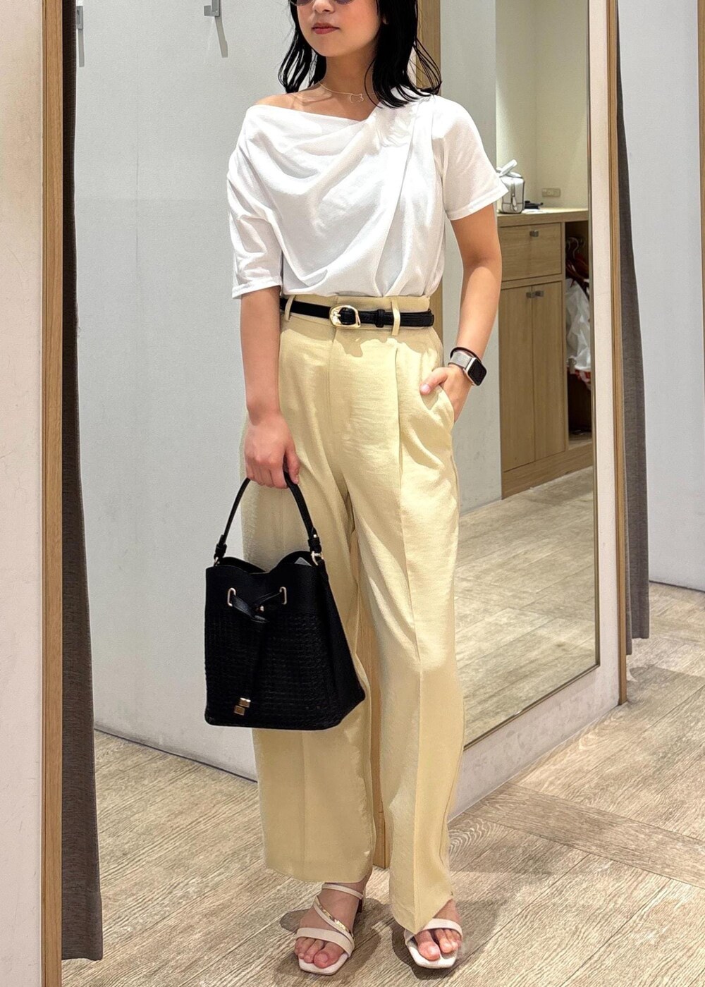 「25SS夏の新作、初夏コーデ、夏コーデ、お出かけコーデ、旅行コーデ、推し活コーデ、女子会コーデ、大人カジュアル、パンツスタイル、カジュアルコーデ、ヘルシーコーデ、VIS、ウェーブ、ブルべ夏、乾燥」｜「VISの18mm幅ニュアンス変形ベルト（ベルト、ブラック系）」を使った、スズさん（レディース・152cm）の春コーディネートの2枚目の写真
