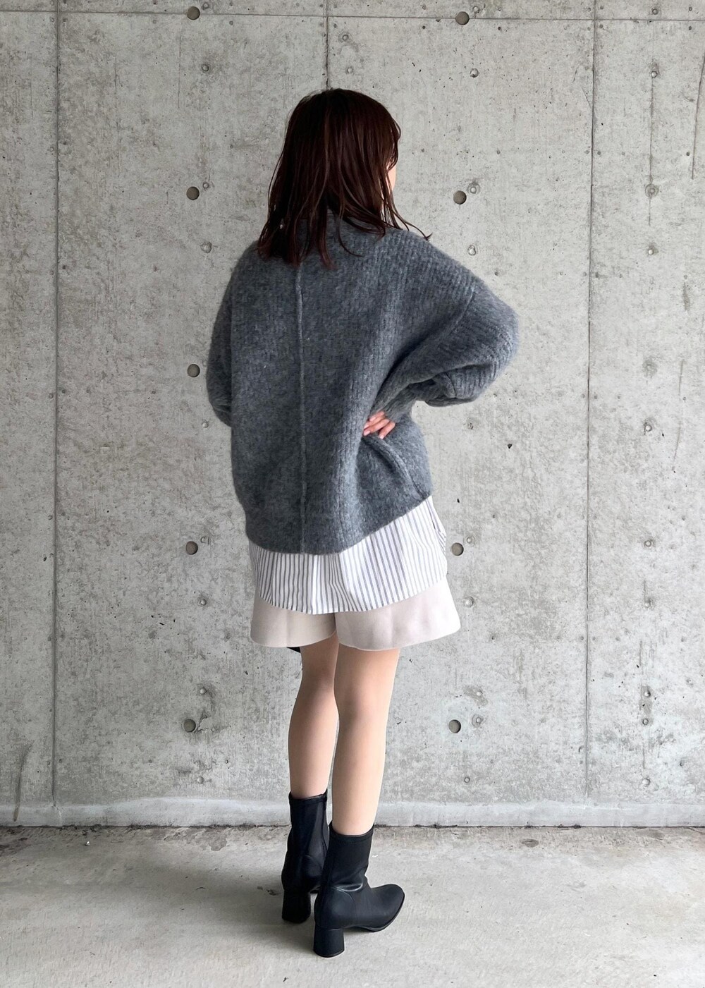 「ショートパンツ、24AW秋の新作、W雑貨_pickup、初秋コーデ、秋コーデ、デートコーデ、お出かけコーデ、推し活コーデ、女子会コーデ、韓国ファッション、大人カジュアル、レイヤード、パンツスタイル、体型カバー、カジュアルコーデ」｜「VISの【洗える】ジャージメルトンショートパンツ（その他パンツ、ベージュ系）」を使った、スズさん（レディース・152cm）の秋コーディネートの5枚目の写真