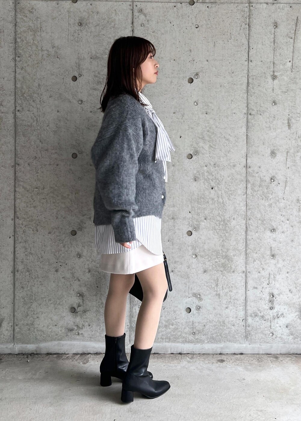 「ショートパンツ、24AW秋の新作、W雑貨_pickup、初秋コーデ、秋コーデ、デートコーデ、お出かけコーデ、推し活コーデ、女子会コーデ、韓国ファッション、大人カジュアル、レイヤード、パンツスタイル、体型カバー、カジュアルコーデ」｜「VISの【洗える】ジャージメルトンショートパンツ（その他パンツ、ベージュ系）」を使った、スズさん（レディース・152cm）の秋コーディネートの6枚目の写真