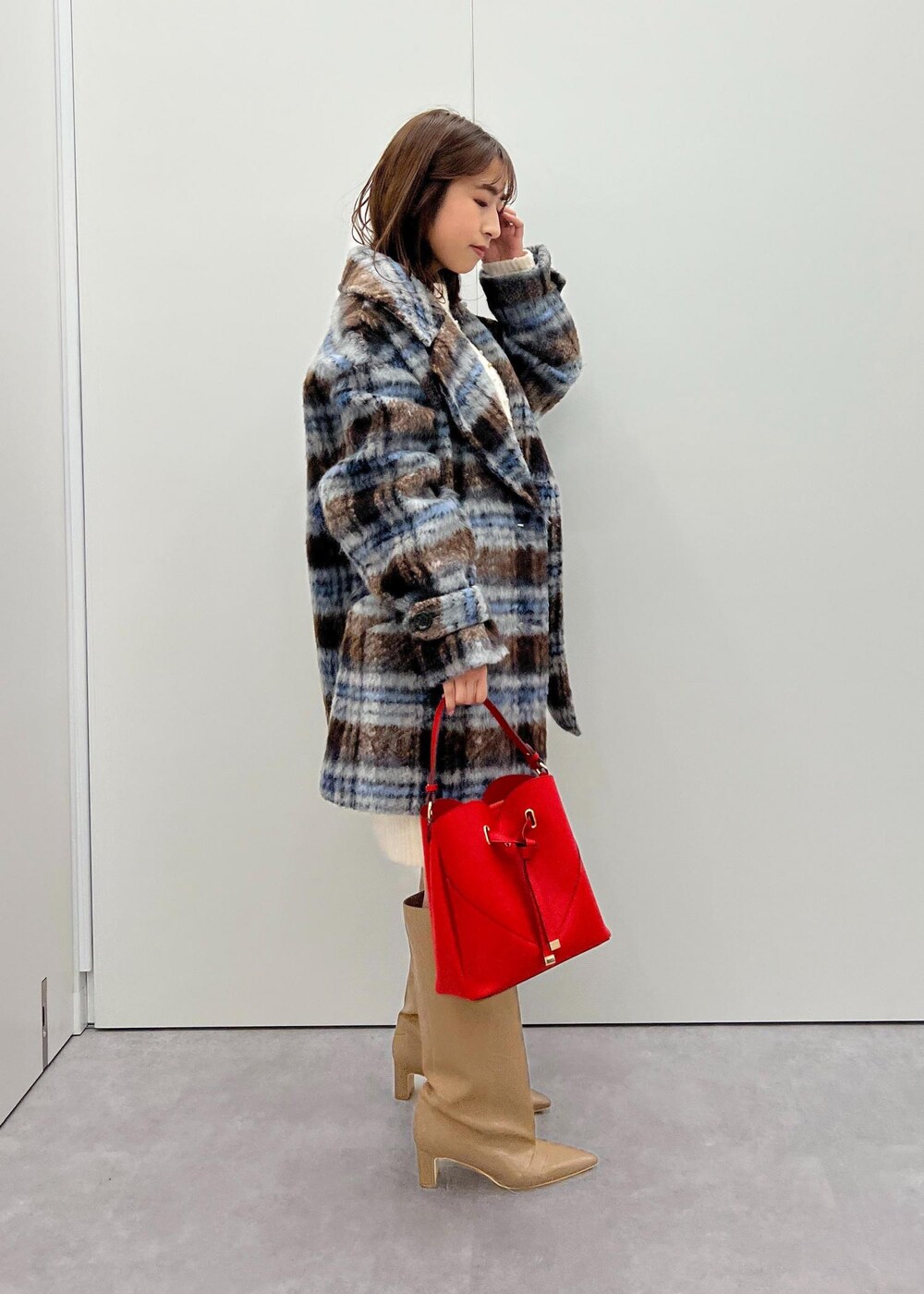 「24AW冬の新作、ロングブーツ、秋コーデ、初冬コーデ、冬コーデ、デートコーデ、お出かけコーデ、旅行コーデ、推し活コーデ、クリスマスコーデ、女子会コーデ、スカートスタイル、体型カバー、カジュアルコーデ、フェミニンコーデ」｜「Juzeのワイドロングブーツ（ブーツ、ベージュ系）」を使った、スズさん（レディース・152cm）の秋コーディネートの5枚目の写真