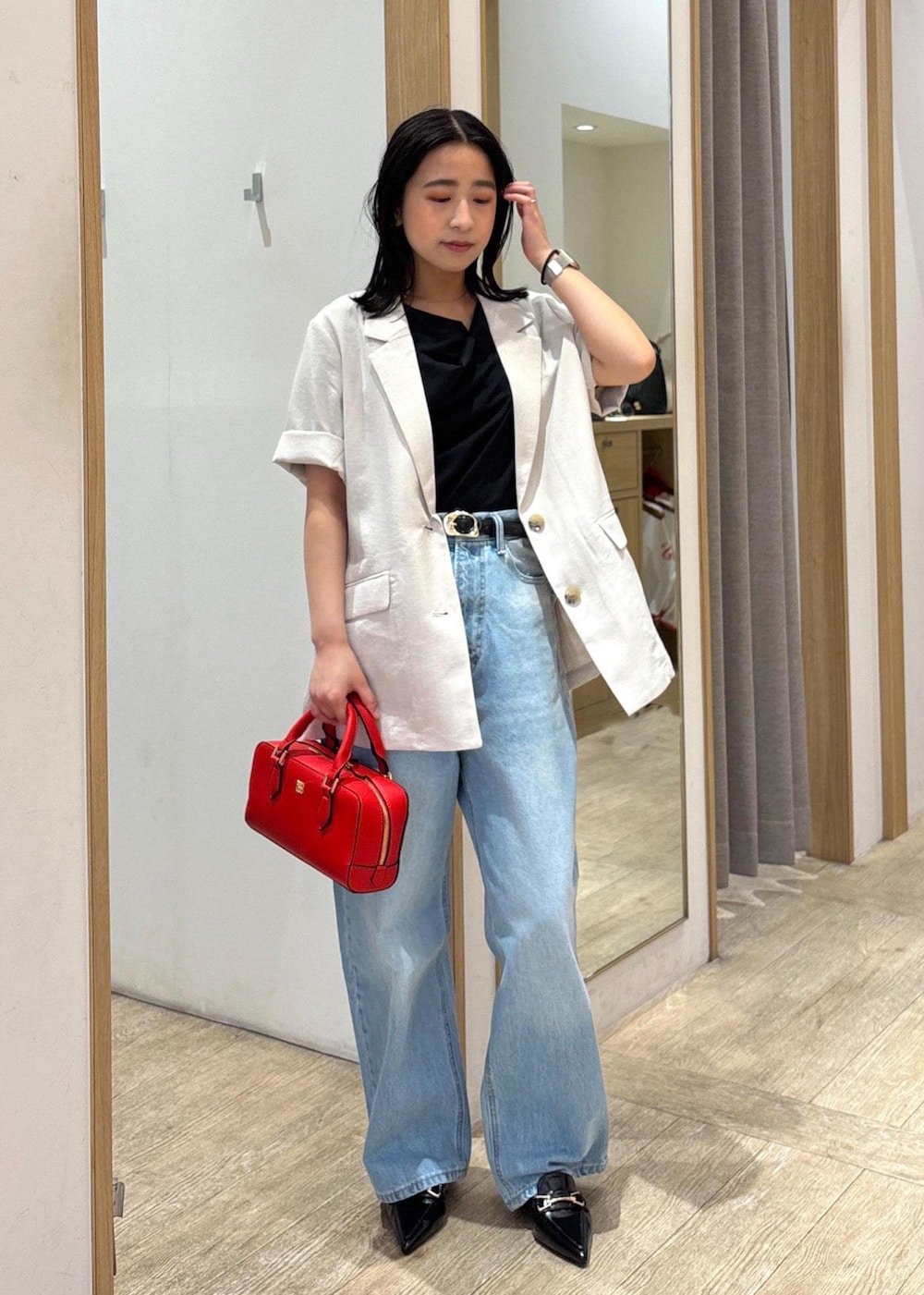 「初夏コーデ、夏コーデ、デートコーデ、お出かけコーデ、旅行コーデ、推し活コーデ、女子会コーデ、大人カジュアル、パンツスタイル、体型カバー、カジュアルコーデ」｜「VISの18mm幅ニュアンス変形ベルト（ベルト、ブラック系）」を使った、スズさん（レディース・152cm）の夏コーディネートの2枚目の写真