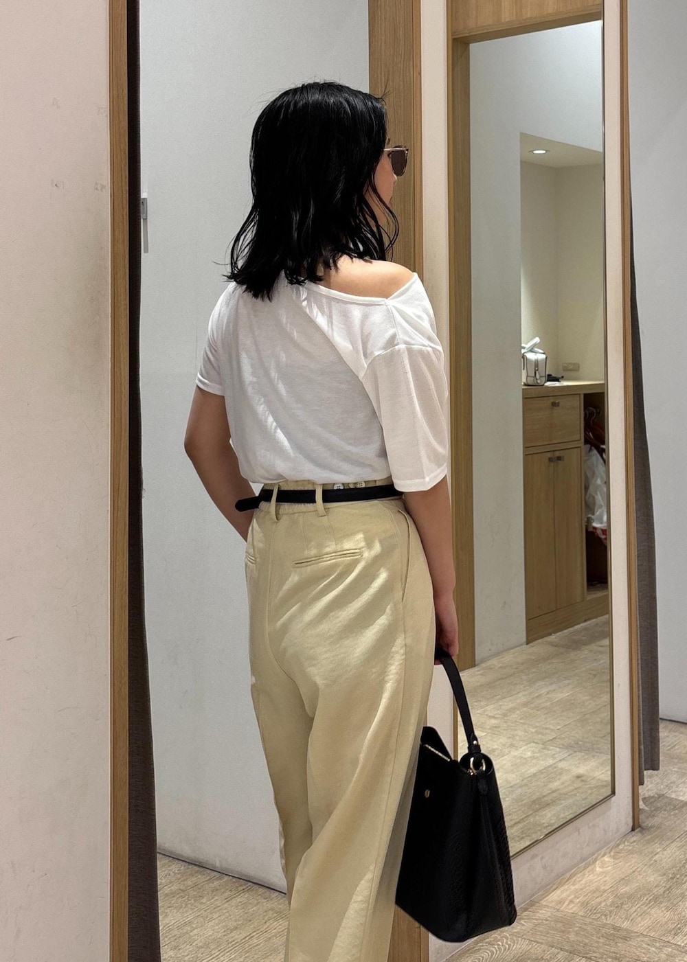 「25SS夏の新作、初夏コーデ、夏コーデ、お出かけコーデ、旅行コーデ、推し活コーデ、女子会コーデ、大人カジュアル、パンツスタイル、カジュアルコーデ、ヘルシーコーデ、VIS、ウェーブ、ブルべ夏、乾燥」｜「VISの18mm幅ニュアンス変形ベルト（ベルト、ブラック系）」を使った、スズさん（レディース・152cm）の春コーディネートの7枚目の写真