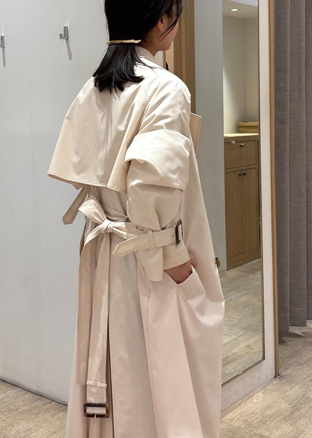 「ミニスカート、25SS春の新作、初春コーデ、春コーデ、デートコーデ、お出かけコーデ、旅行コーデ、推し活コーデ、女子会コーデ、大人カジュアル、スカートスタイル、フェミニンコーデ、VIS、ウェーブ、ブルべ夏」｜「VISの【累計10,000点突破】【2WAY】ハートカットバッグ（ショルダーバッグ、ホワイト系）」を使った、スズさん（レディース・152cm）の春コーディネートの7枚目の写真