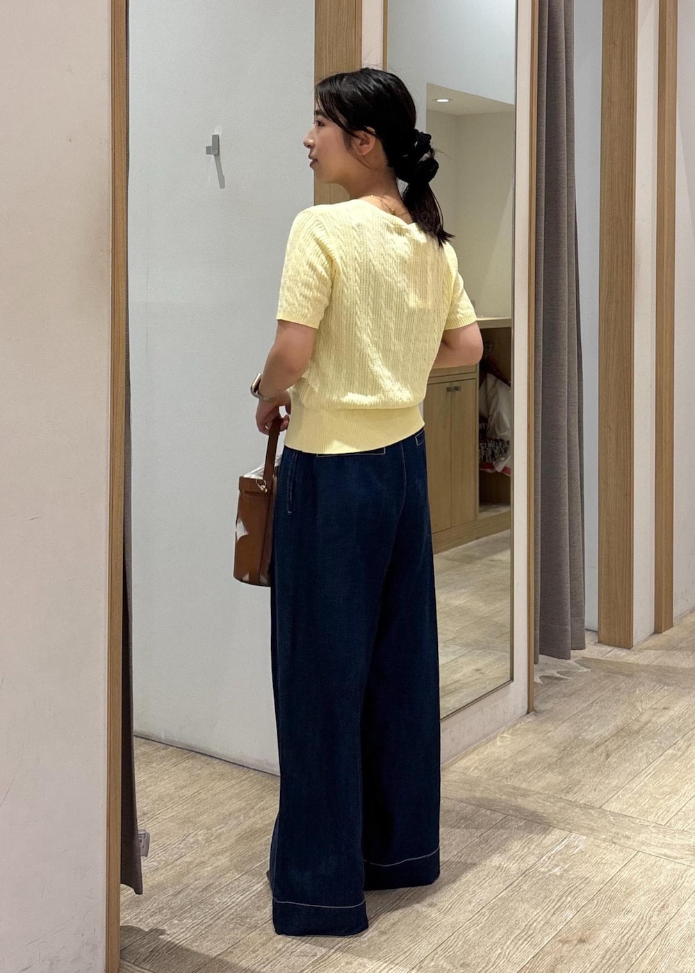「25SS夏の新作、visbag2025、初夏コーデ、夏コーデ、お出かけコーデ、旅行コーデ、推し活コーデ、大人カジュアル、パンツスタイル、カジュアルコーデ、シンプルコーデ、VIS、ウェーブ、ブルべ夏、乾燥」｜「Juzeのスリングバックビットパンプス（パンプス、ブラウン系）」を使った、スズさん（レディース・152cm）の夏コーディネートの3枚目の写真