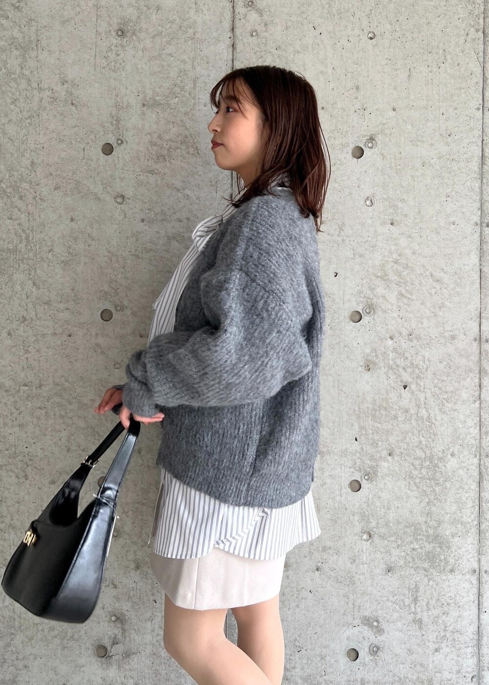 「ショートパンツ、24AW秋の新作、W雑貨_pickup、初秋コーデ、秋コーデ、デートコーデ、お出かけコーデ、推し活コーデ、女子会コーデ、韓国ファッション、大人カジュアル、レイヤード、パンツスタイル、体型カバー、カジュアルコーデ」｜「VISの【洗える】ジャージメルトンショートパンツ（その他パンツ、ベージュ系）」を使った、スズさん（レディース・152cm）の秋コーディネートの8枚目の写真