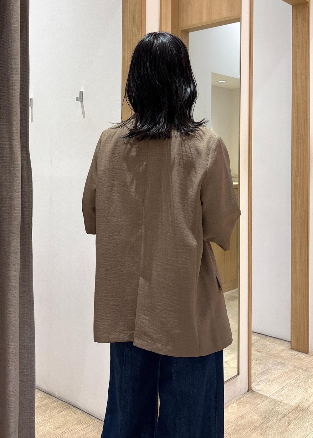 「初夏コーデ、夏コーデ、お出かけコーデ、旅行コーデ、大人カジュアル、パンツスタイル、体型カバー、カジュアルコーデ」｜「Juzeのスリングバックビットパンプス（パンプス、ブラック系）」を使った、スズさん（レディース・152cm）の夏コーディネートの7枚目の写真