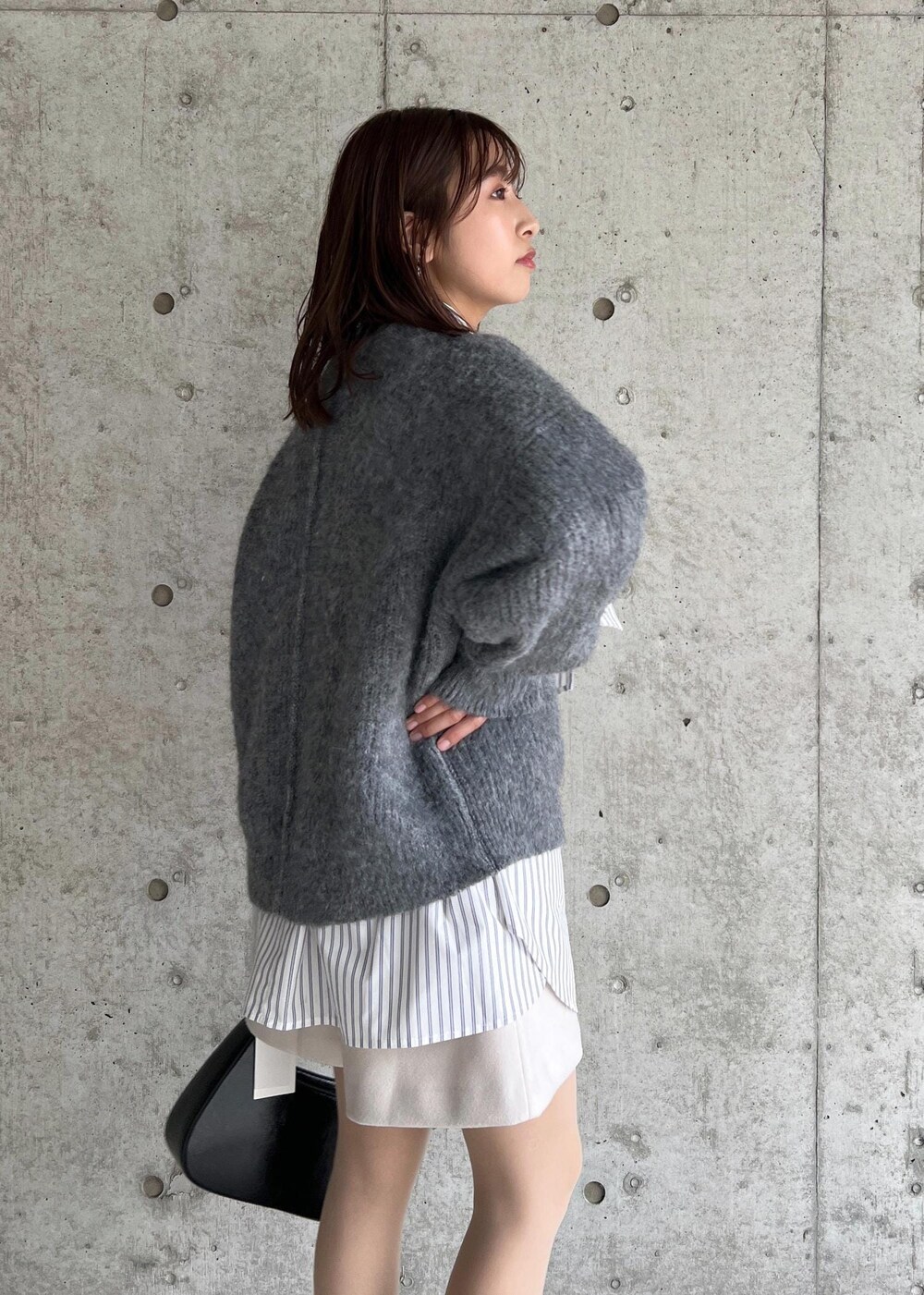 「ショートパンツ、24AW秋の新作、W雑貨_pickup、初秋コーデ、秋コーデ、デートコーデ、お出かけコーデ、推し活コーデ、女子会コーデ、韓国ファッション、大人カジュアル、レイヤード、パンツスタイル、体型カバー、カジュアルコーデ」｜「VISの【洗える】ジャージメルトンショートパンツ（その他パンツ、ベージュ系）」を使った、スズさん（レディース・152cm）の秋コーディネートの9枚目の写真