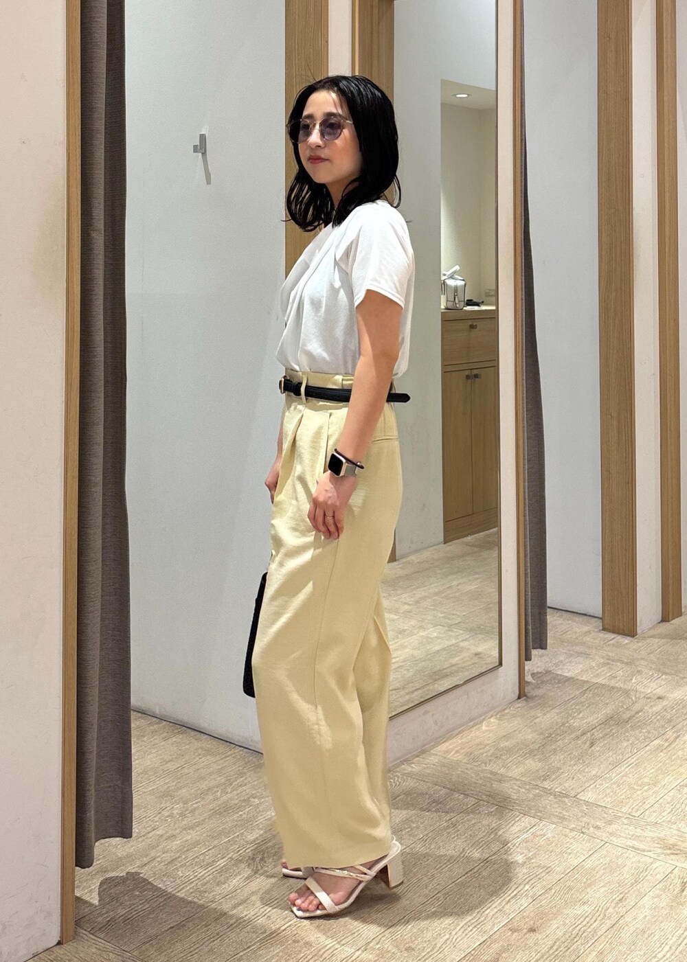 「25SS夏の新作、初夏コーデ、夏コーデ、お出かけコーデ、旅行コーデ、推し活コーデ、女子会コーデ、大人カジュアル、パンツスタイル、カジュアルコーデ、ヘルシーコーデ、VIS、ウェーブ、ブルべ夏、乾燥」｜「VISの18mm幅ニュアンス変形ベルト（ベルト、ブラック系）」を使った、スズさん（レディース・152cm）の春コーディネートの3枚目の写真