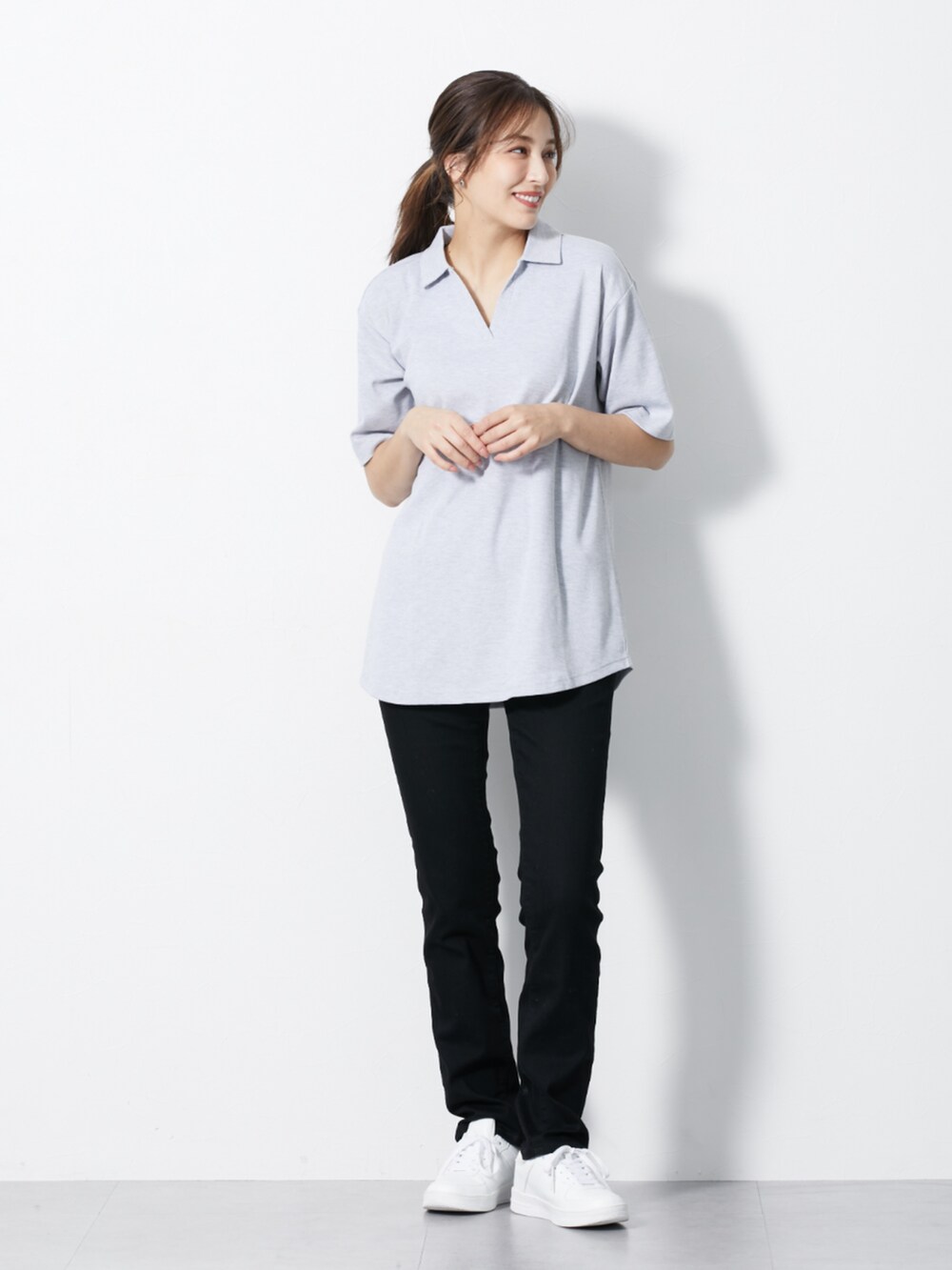 「高身長、高身長女子、高身長コーデ、高身長レディースファッション、高身長女子コーデ、モデル、レギュラー、夏コーデ」｜「nissenの高身長　すごのびストレッチうすカルデニムスキニーパンツ（選べる３レングス）　丈長め・トールサイズ（デニムパンツ、ブラック系）」を使った、nissen Tall Modelsさん（レディース・173cm）の春コーディネートの3枚目の写真