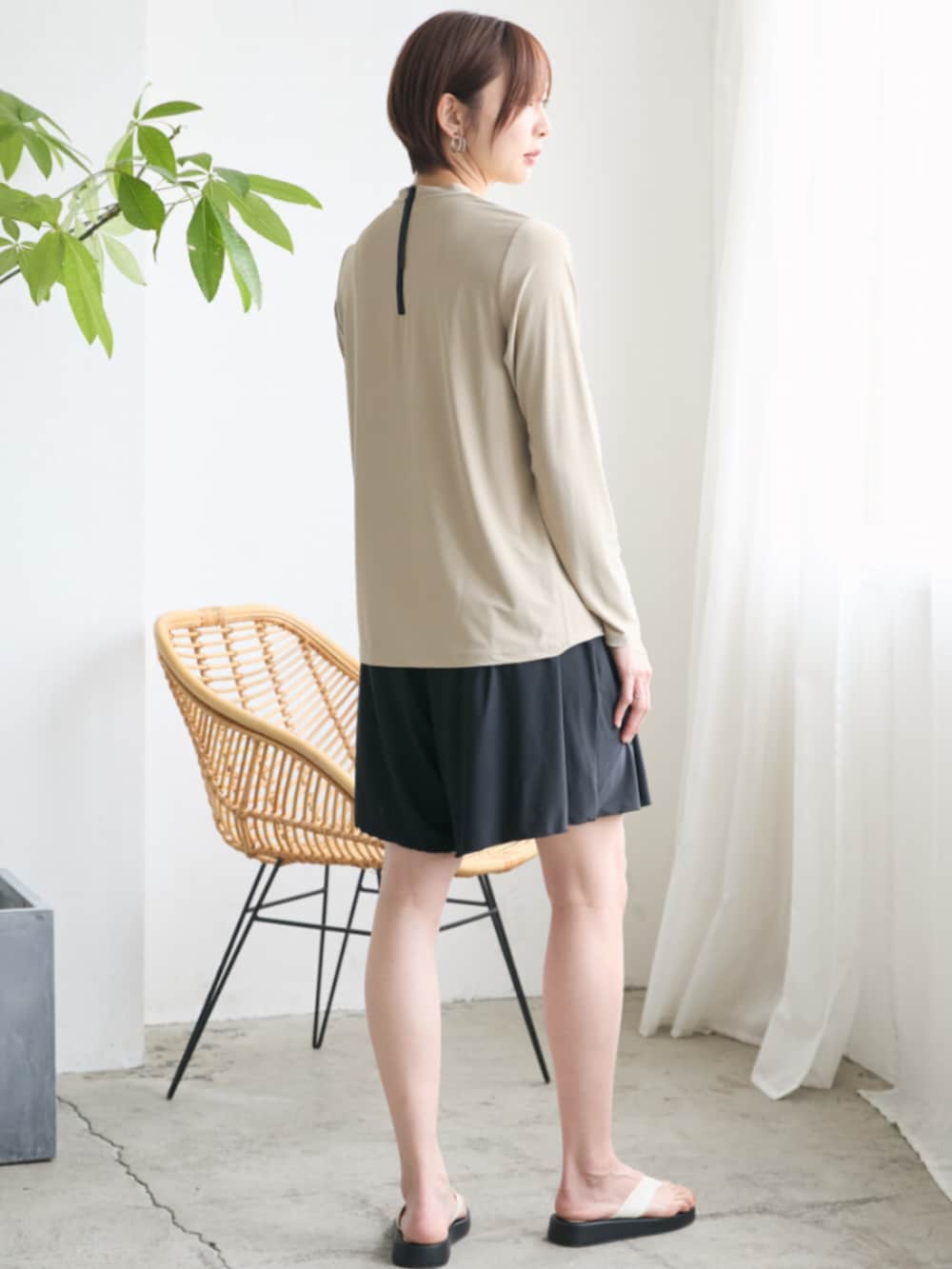 「高身長、高身長女子、高身長コーデ、高身長レディースファッション、高身長女子コーデ、モデル、レギュラー、夏コーデ、ラッシュガード、Essenave」｜「slattgirの高身長　ラッシュガードパンツ（ＵＶカット・接触冷感・吸汗速乾）（トールサイズ）Essenave（ラッシュガード、ブラック系）」を使った、nissen Tall Modelsさん（レディース・175cm）の春コーディネートの2枚目の写真