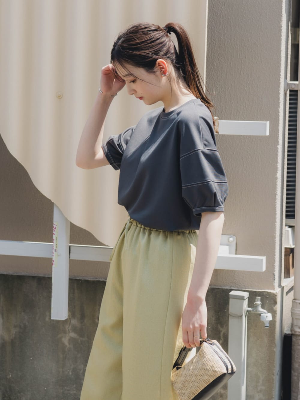 「高身長、高身長女子、高身長コーデ、高身長レディースファッション、高身長女子コーデ、モデル、レギュラー、夏コーデ、Essenave、slattgir.」｜「slattgirの高身長　裾レースデザインリラックスワイドパンツ（トールサイズ）（その他パンツ、イエロー系）」を使った、nissen Tall Modelsさん（レディース・170cm）の夏コーディネートの3枚目の写真