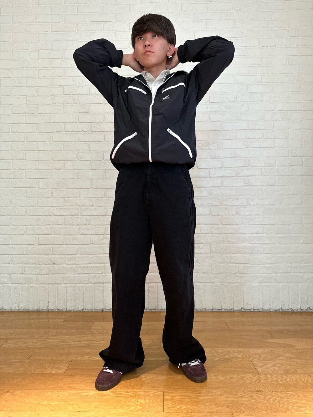 「スニーカー、adidas、アディダス、デニムパンツ、adidas originals、アディダスオリジナルス、ウインドブレーカー、アディカラー、アディダスコーデ、クセニア・シュナイダー」｜「adidasのアディカラー クラシックス ウインドブレーカー / アディダスオリジナルス adidas Originals（ナイロンジャケット、ブラック系）」を使った、Yohjiさん（メンズ・169cm）の秋コーディネートの3枚目の写真