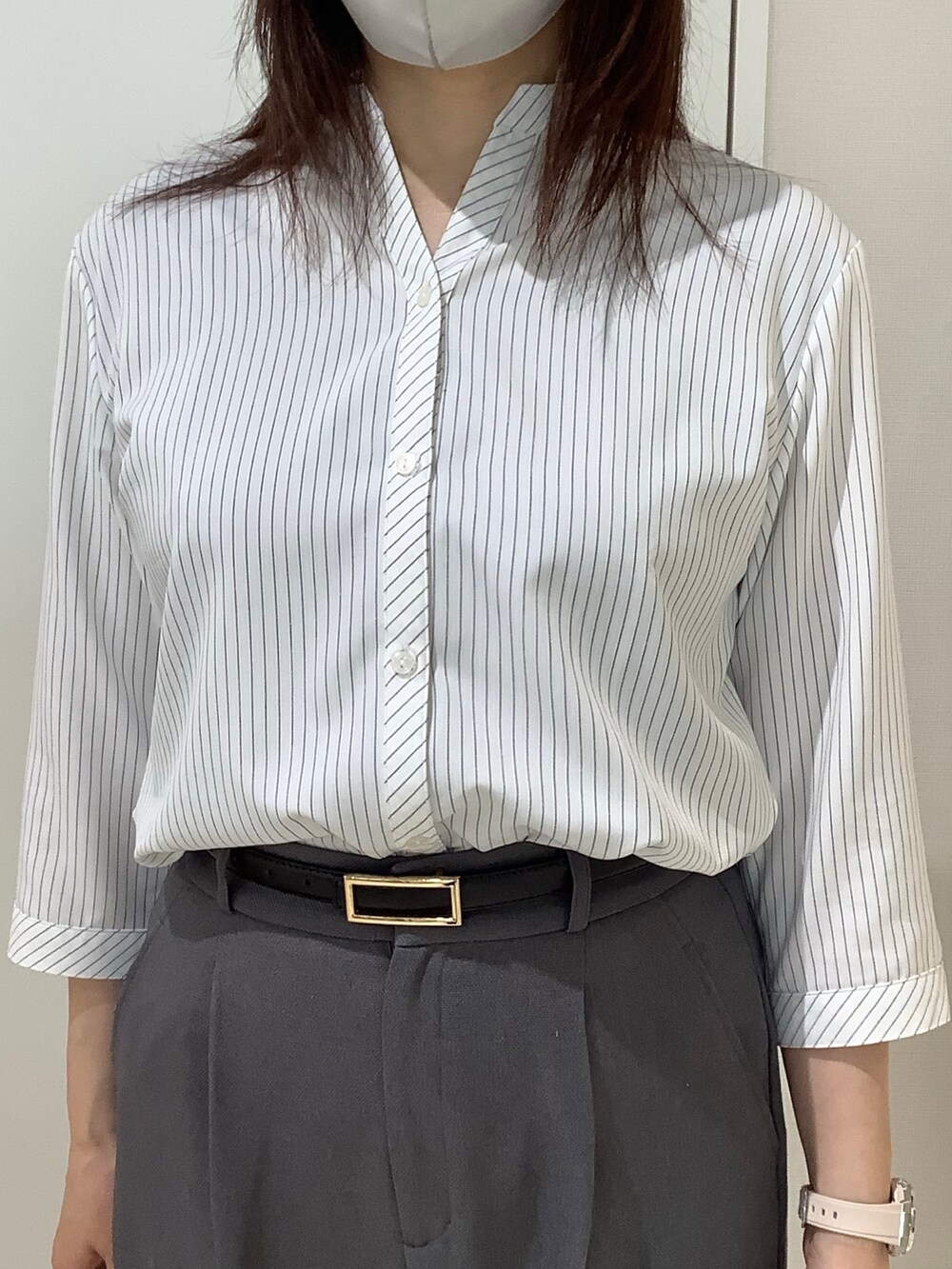 「大人カジュアル、ビジネススタイル、シャツ好き集まれ、オフィススタイル、シンプルコーデ、東京シャツ、ママコーデ、オケージョン、オフィスカジュアル、ブラウス、きれいめカジュアル、ストライプシャツ、さわやか、ラフコーデ、ビジネスコーデ」｜「TOKYO SHIRTSの【COFREX】 スキッパー 七分袖 レディースデザインシャツ（シャツ/ブラウス、ブルー系）」を使った、TOKYO SHIRTS OUTLET 北九州アウトレット店さん（レディース・165cm）の春コーディネートの2枚目の写真