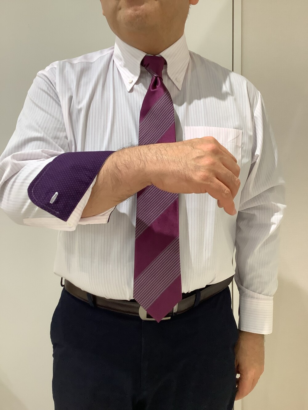「BRICK HOUSE by TOKYO SHIRT、ビジネススタイル、シャツ好き集まれ、ビジネス、ビジネスコーデ、ビジネスカジュアル、ピンク、ボタンダウンシャツ、ジャケットスタイル、ジャケパン、東京シャツ」｜「TOKYO SHIRTSの形態安定ノーアイロン ボタンダウン 長袖ビジネスワイシャツ（ビジネスシャツ、ピンク系）」を使った、TOKYO SHIRTS OUTLET 北九州アウトレット店さん（メンズ・169cm）の冬コーディネートの3枚目の写真