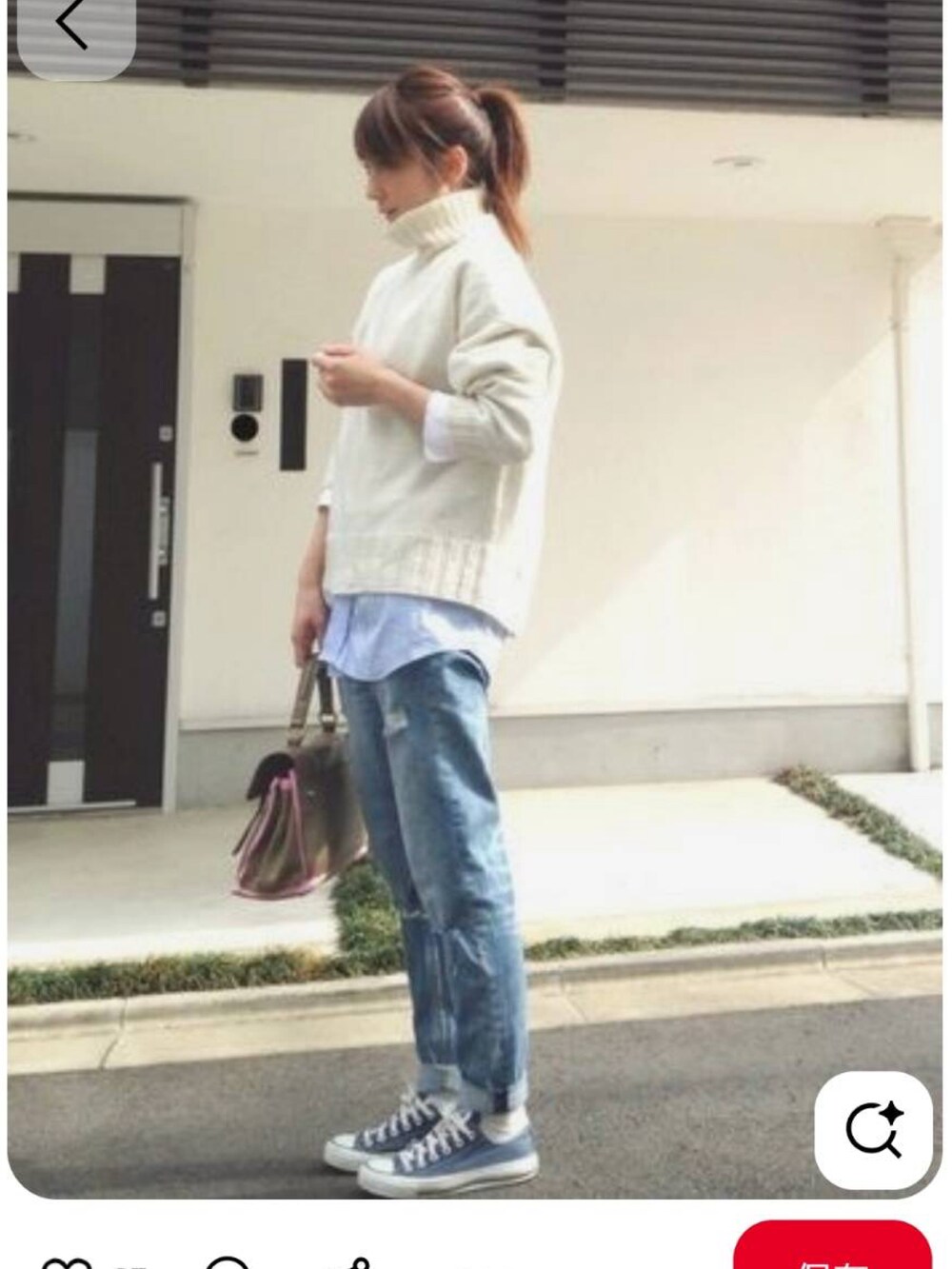 ブラック系のTシャツ/カットソーを着用したレディースの秋コーディネートの2枚目の写真