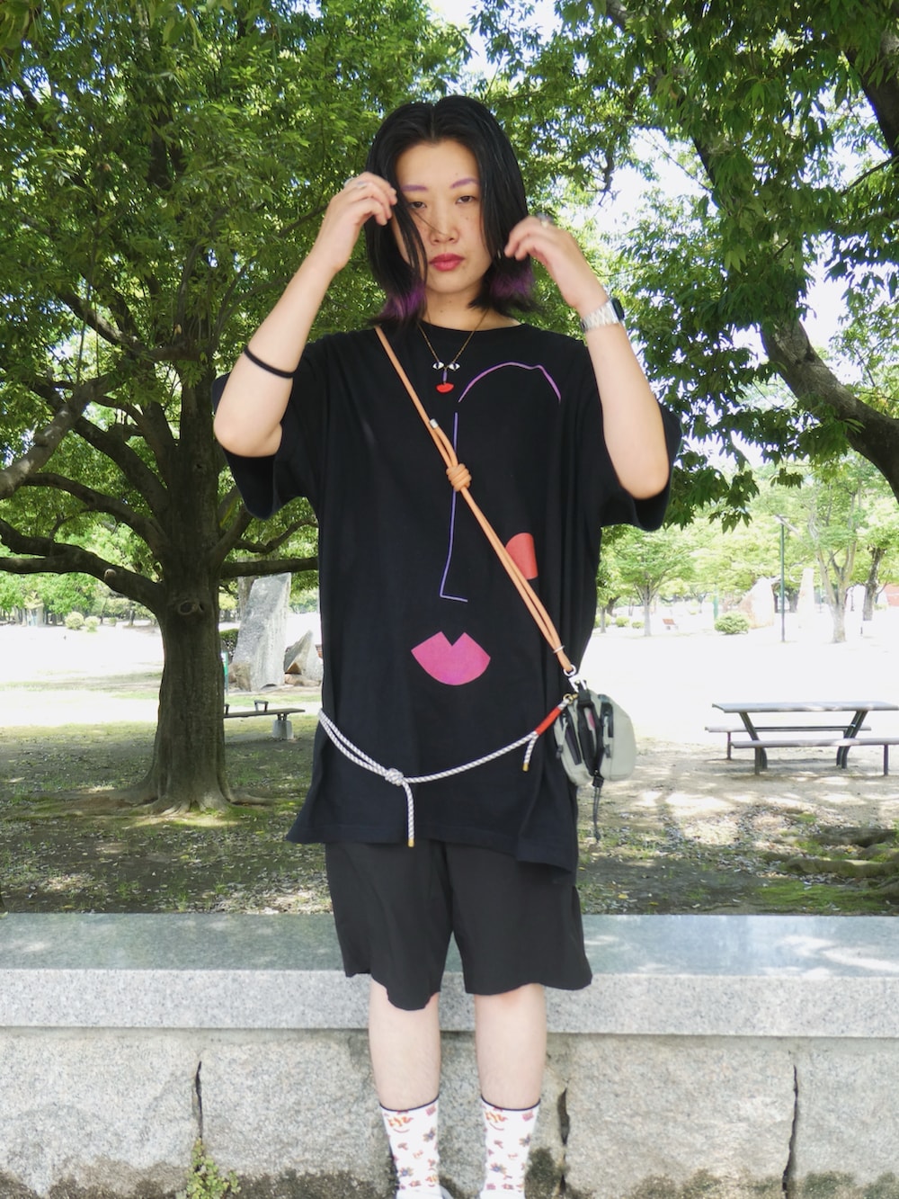 「夏だ！Tシャツ着よう！、さらっと晴れやかスナップ、ootd、ビッグシルエット、ハーフパンツ、夏ファッション、楽チンコーデ、春夏コーデ」｜「YOKIHIのアイテム（Tシャツ/カットソー、ブラック系）」を使った、yokihikmさん（レディース・166cm）の夏コーディネートの4枚目の写真
