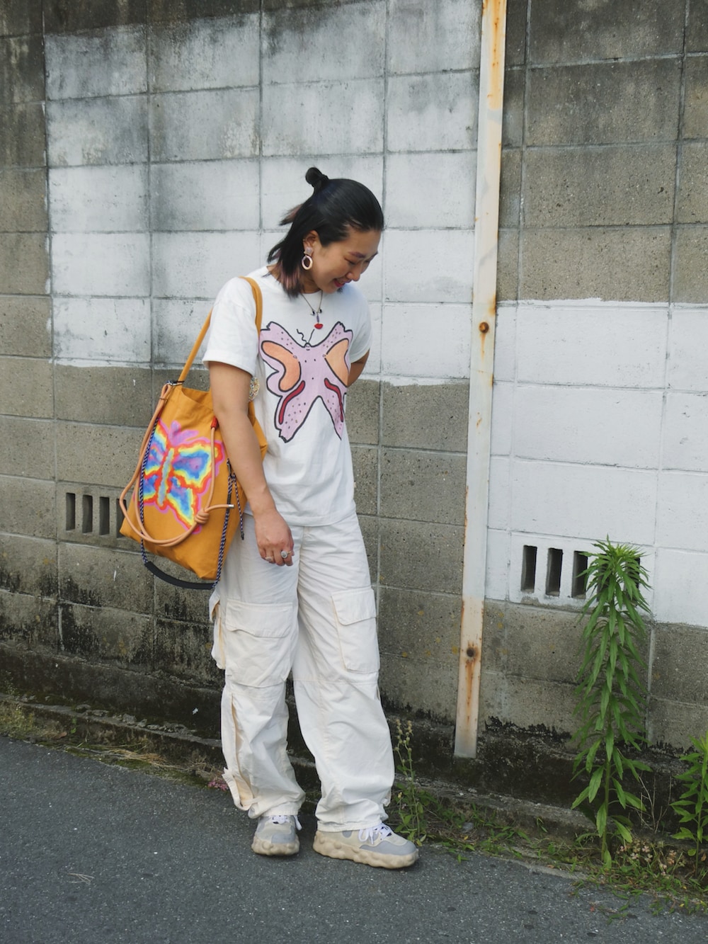 「夏だ！Tシャツ着よう！、Tシャツコーデ、夏コーデ」｜「YOKIHIの"ちょうちょひと" https://www.ttrinity.jp/shop/yokihi_wear/collection/（Tシャツ/カットソー、ホワイト系）」を使った、yokihikmさん（レディース・166cm）の夏コーディネートの4枚目の写真