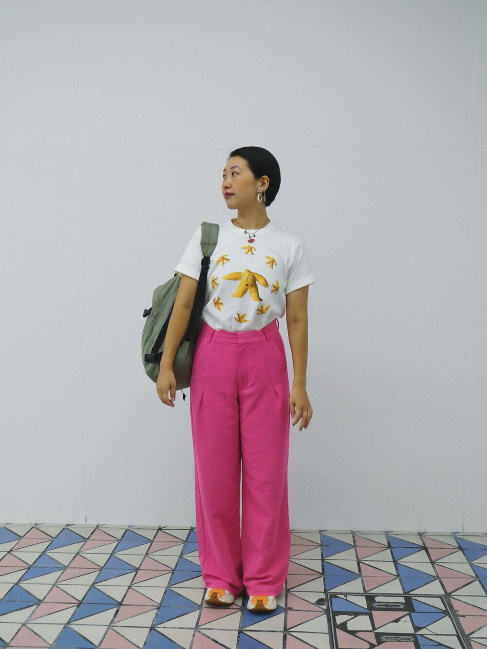「夏ファッション、Tシャツコーデ、Tシャツ、スニーカーコーデ」｜「YOKIHIのアイテム（Tシャツ/カットソー、ホワイト系）」を使った、yokihikmさん（レディース・166cm）の夏コーディネートの4枚目の写真
