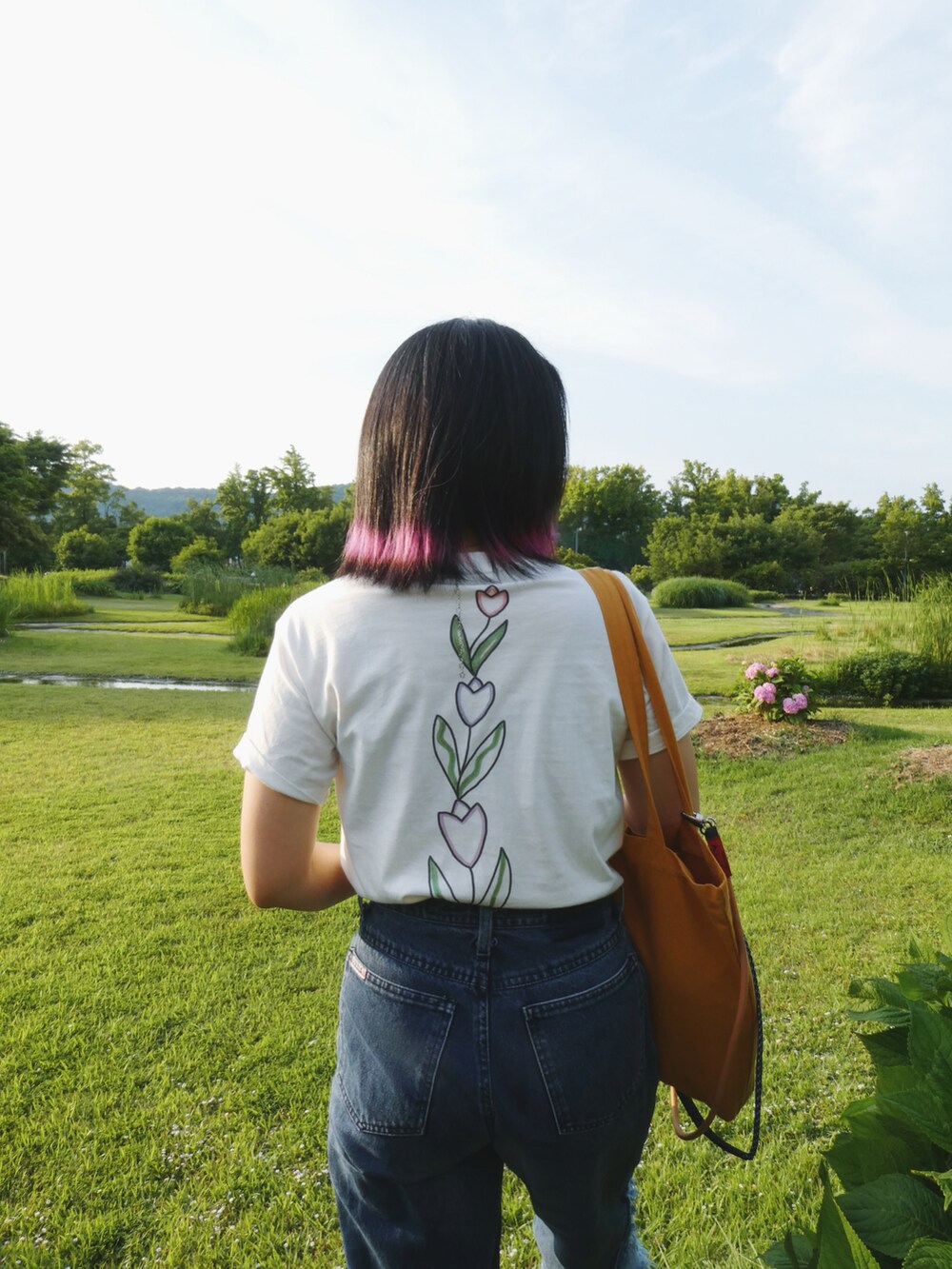 「夏だ！Tシャツ着よう！、さらっと晴れやかスナップ、デニム、デニムコーデ、初夏コーデ、夏服」｜「YOKIHIのアイテム（Tシャツ/カットソー、その他）」を使った、yokihikmさん（レディース・166cm）の夏コーディネートの3枚目の写真