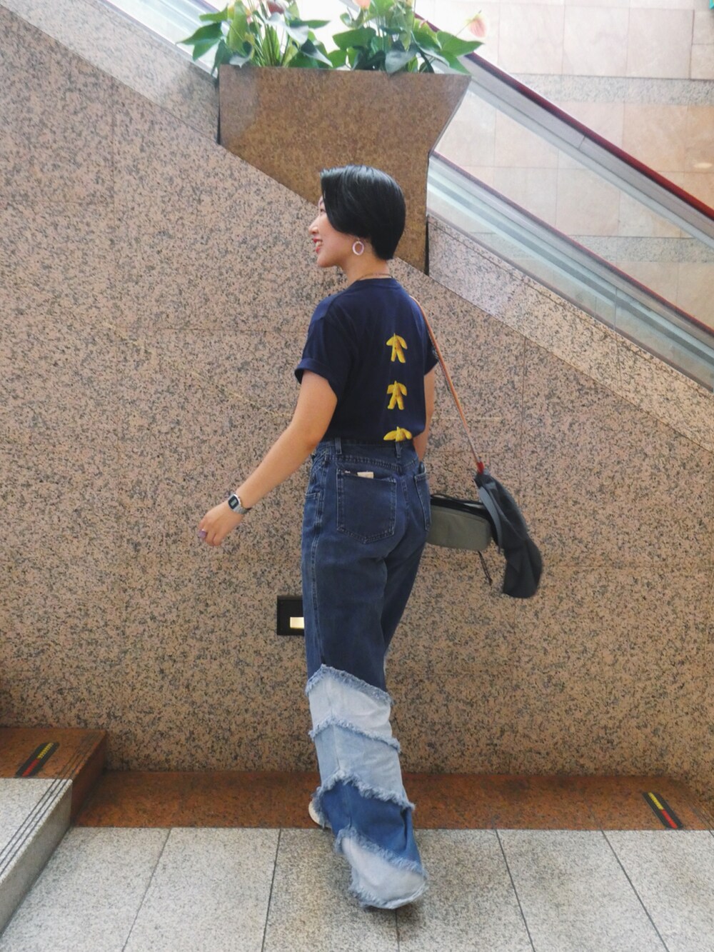 「Tシャツ×デニム、Tシャツ、スニーカーコーデ」｜「YOKIHIのアイテム（Tシャツ/カットソー、ホワイト系）」を使った、yokihikmさん（レディース・166cm）の夏コーディネートの2枚目の写真