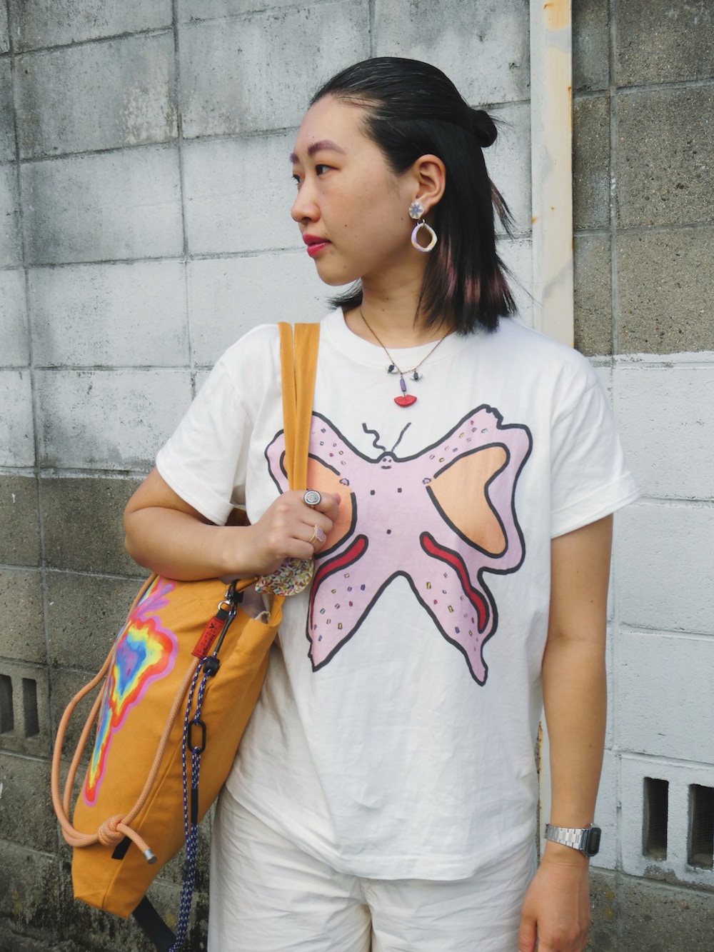「夏だ！Tシャツ着よう！、Tシャツコーデ、夏コーデ」｜「YOKIHIの"ちょうちょひと" https://www.ttrinity.jp/shop/yokihi_wear/collection/（Tシャツ/カットソー、ホワイト系）」を使った、yokihikmさん（レディース・166cm）の夏コーディネートの5枚目の写真