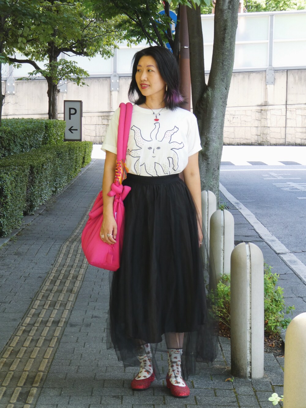 「きれいめカジュアル、さらっと晴れやかスナップ、夏コーデ、初夏コーデ、古着MIX、夏だ！Tシャツ着よう！、チュールスカート」｜「YOKIHIのアイテム（Tシャツ/カットソー、その他）」を使った、yokihikmさん（レディース・166cm）の夏コーディネートの3枚目の写真