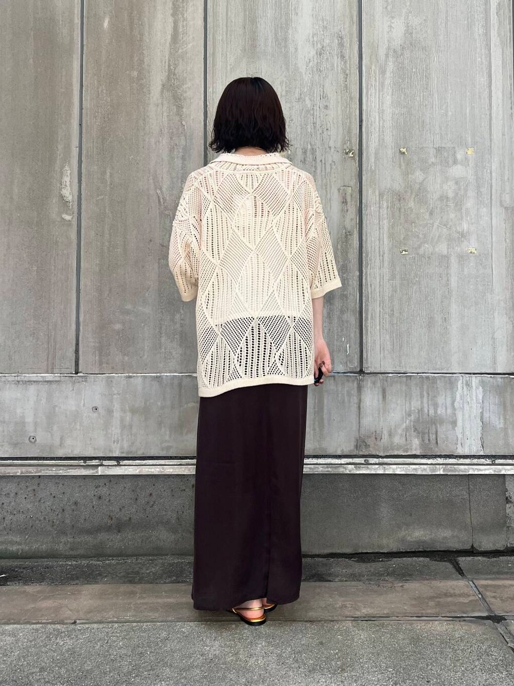 「アーバンリサーチ、URBANRESEARCH、休日スタイル、LAATO、スカートコーデ、キュプラ、旅行コーデ、初夏のお出掛けコーデ」｜「URBAN RESEARCHのアセテートカップ付きキャミソール（キャミソール、ホワイト系）」を使った、araiさん（レディース・161cm）の春コーディネートの2枚目の写真