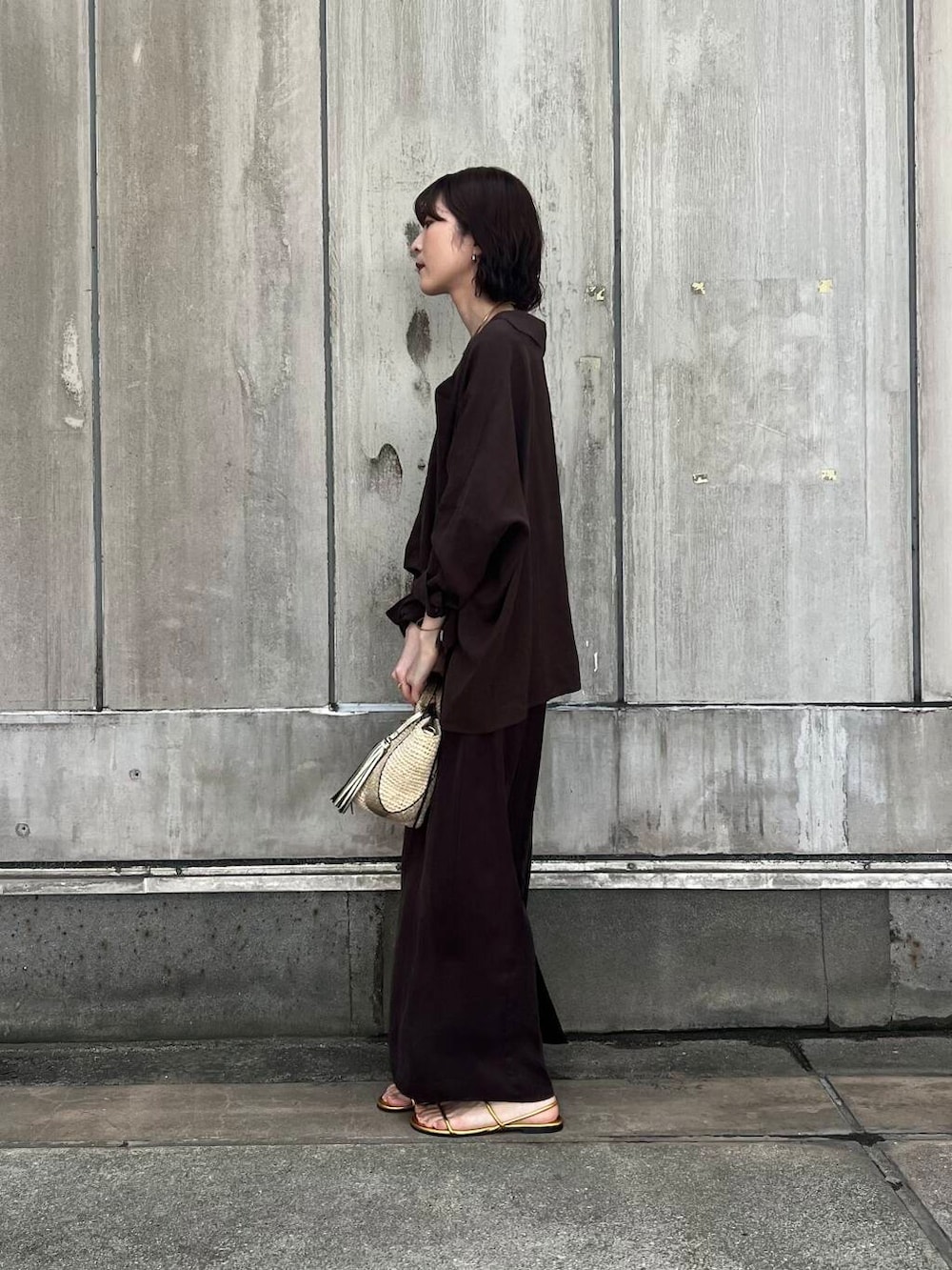 「アーバンリサーチ、URBANRESEARCH、サンダル、休日スタイル、サンダルコーデ、スカートコーデ、キュプラ、初夏のお出掛けコーデ」|「URBAN RESEARCH ROSSO WOMENのVIOLAd’ORO ラフィア2WAYバッグ(かごバッグ、ベージュ系)」を使った、araiさん(レディース・161cm)の春コーディネートの2枚目の写真