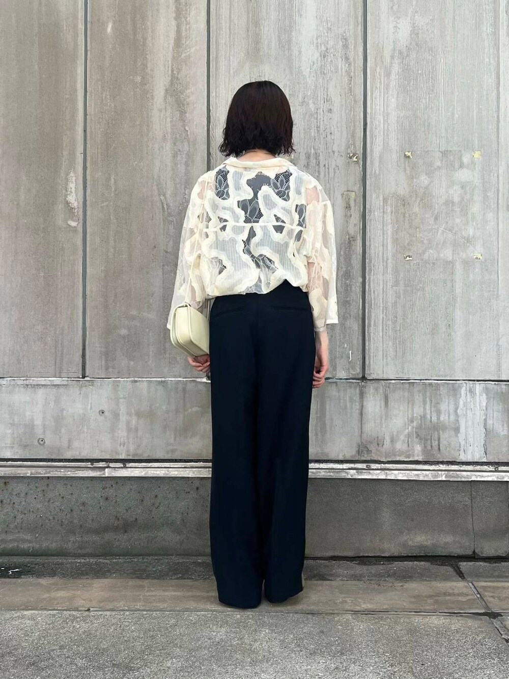 「アーバンリサーチ、URBANRESEARCH、レース、綺麗目コーデ、初夏のお出掛けコーデ」｜「ITTIの『別注』ITTI×URBAN RESEARCH　MICHELLE ERRAND POUCH（ショルダーバッグ、ホワイト系）」を使った、araiさん（レディース・161cm）の春コーディネートの3枚目の写真