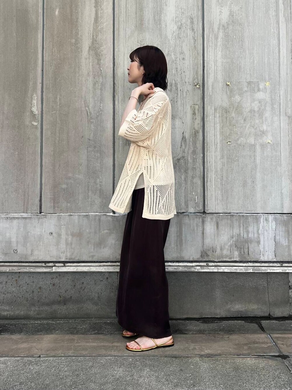 「アーバンリサーチ、URBANRESEARCH、休日スタイル、LAATO、スカートコーデ、キュプラ、旅行コーデ、初夏のお出掛けコーデ」｜「URBAN RESEARCHのアセテートカップ付きキャミソール（キャミソール、ホワイト系）」を使った、araiさん（レディース・161cm）の春コーディネートの4枚目の写真