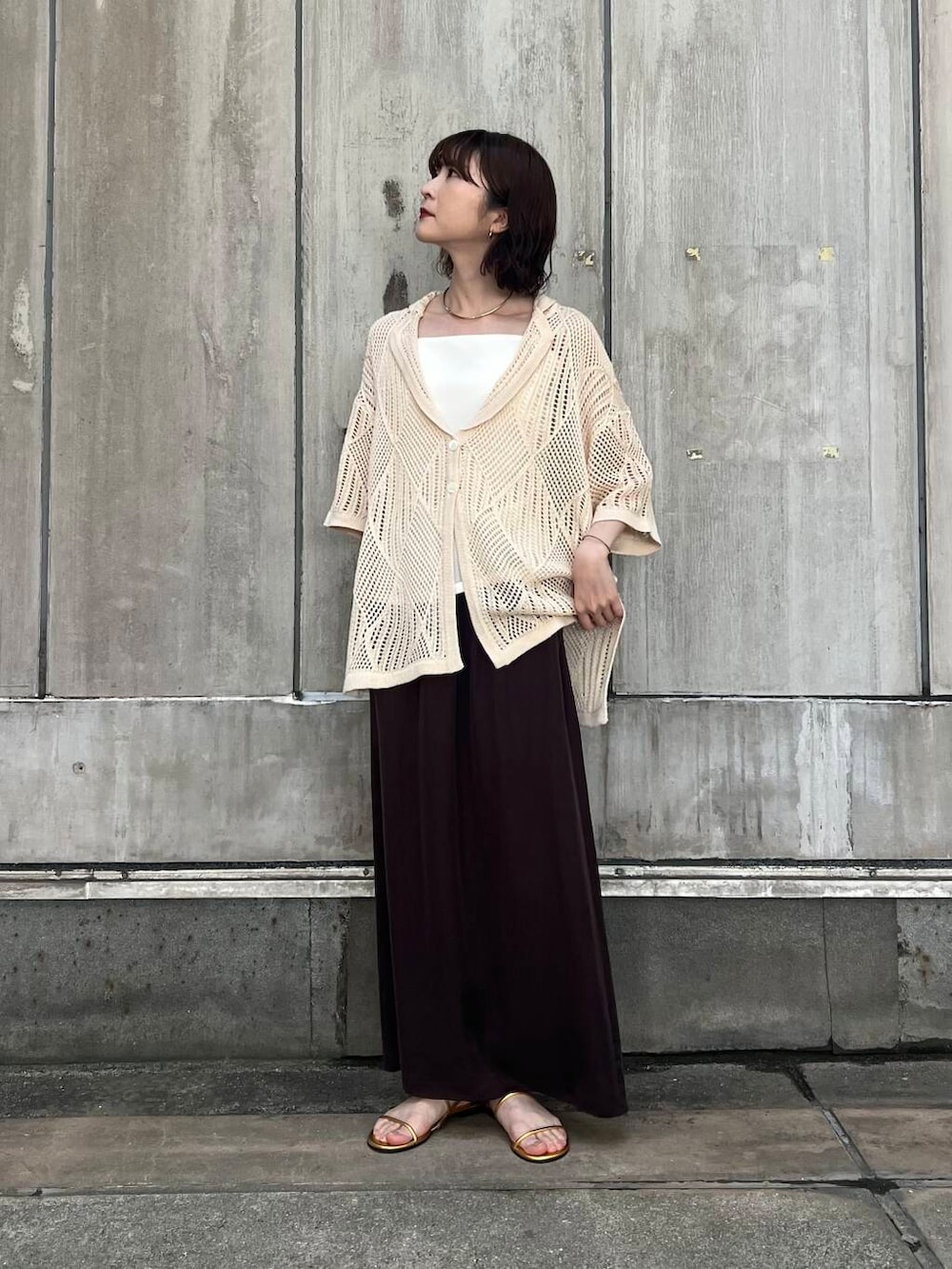 「アーバンリサーチ、URBANRESEARCH、休日スタイル、LAATO、スカートコーデ、キュプラ、旅行コーデ、初夏のお出掛けコーデ」｜「URBAN RESEARCHのアセテートカップ付きキャミソール（キャミソール、ホワイト系）」を使った、araiさん（レディース・161cm）の春コーディネートの3枚目の写真