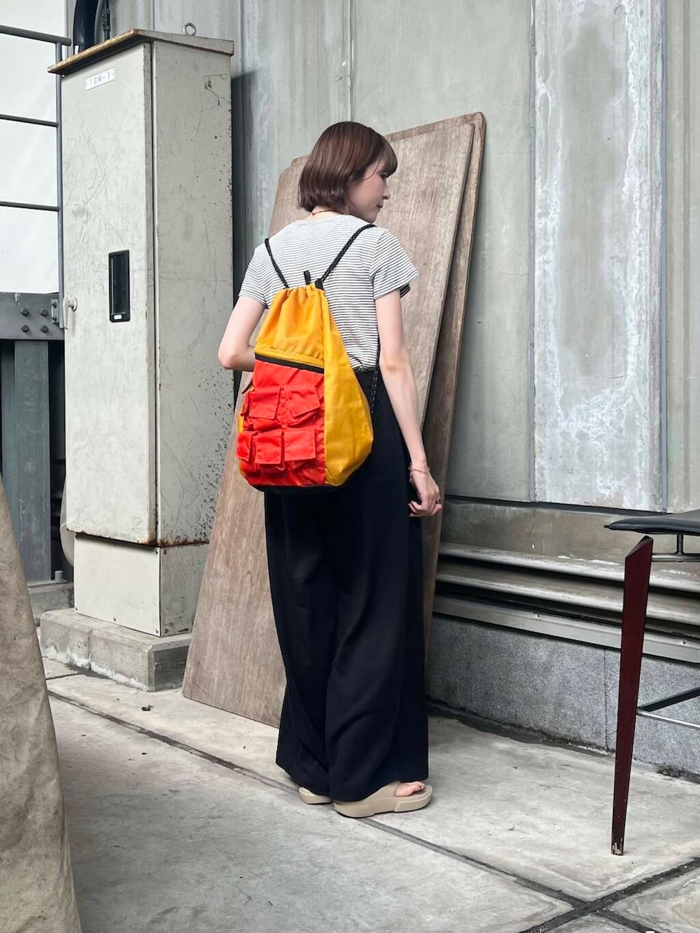 「アーバンリサーチ、イージーパンツ、URBANRESEARCH、サンダル、ボーダー、夏、休日スタイル、サンダルコーデ、tシャツコーデ、イエべ秋、イエべ、とても暑い、洒落見えイージーパンツ×サンダル」｜「PAESのPaes　Flip Flop（サンダル、ベージュ系）」を使った、araiさん（レディース・161cm）の夏コーディネートの2枚目の写真