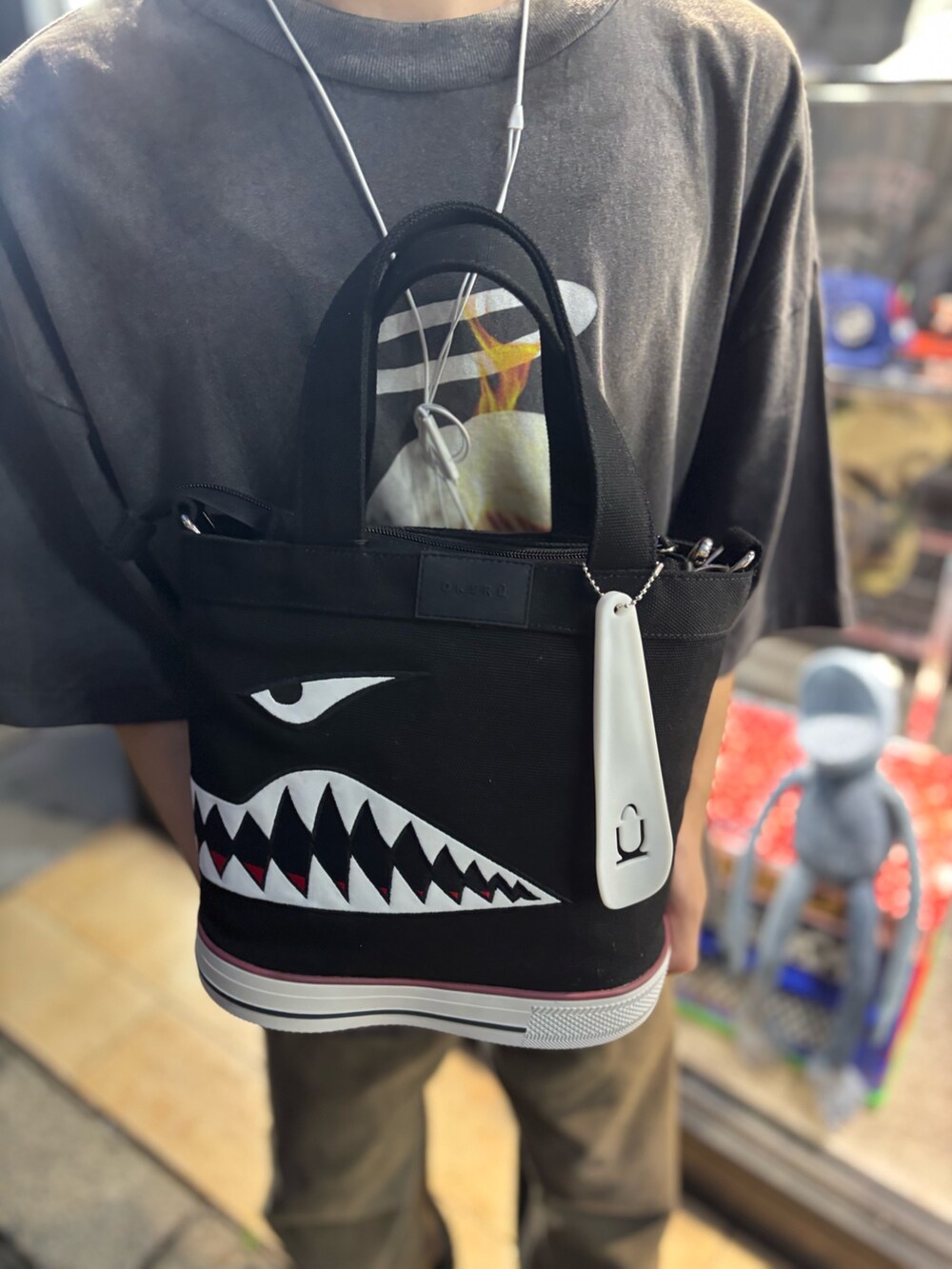 「ROYAL FLASHのアイテム（Tシャツ/カットソー、グレー系）」を使った、tou1109さん（メンズ・163cm）の春コーディネートの5枚目の写真