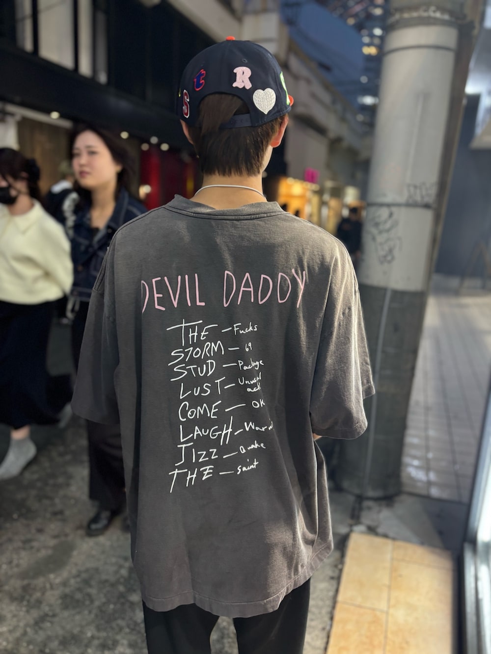 「ROYAL FLASHのアイテム（Tシャツ/カットソー、グレー系）」を使った、tou1109さん（メンズ・163cm）の春コーディネートの3枚目の写真