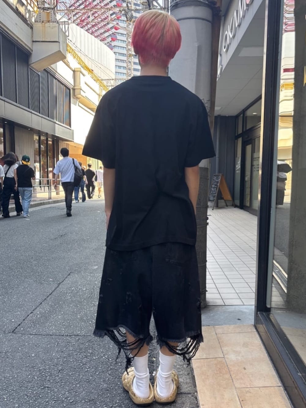 「ROYAL FLASHのアイテム（パンツ、ブラック系）」を使った、tou1109さん（メンズ・163cm）の夏コーディネートの2枚目の写真