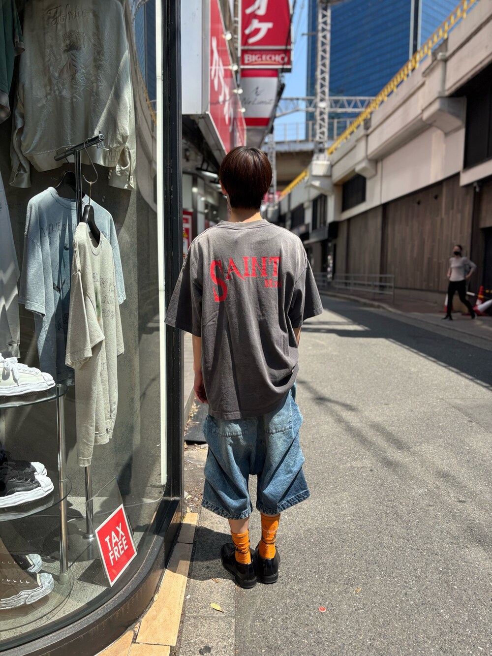 「ROYAL FLASHのアイテム（Tシャツ/カットソー、グレー系）」を使った、tou1109さん（メンズ・163cm）の春コーディネートの3枚目の写真