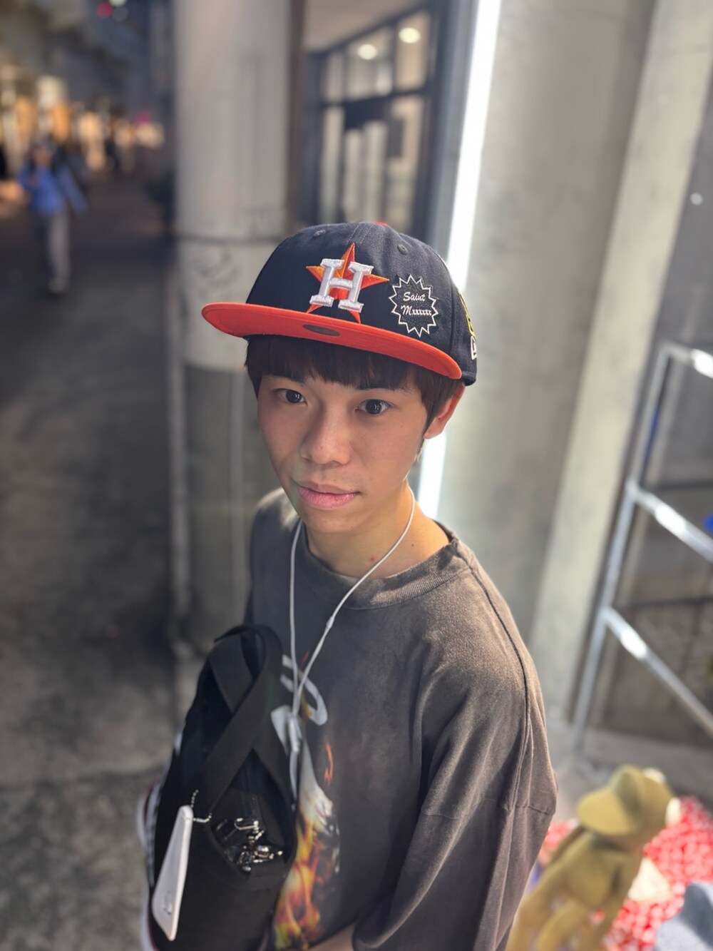 「ROYAL FLASHのアイテム（Tシャツ/カットソー、グレー系）」を使った、tou1109さん（メンズ・163cm）の春コーディネートの4枚目の写真
